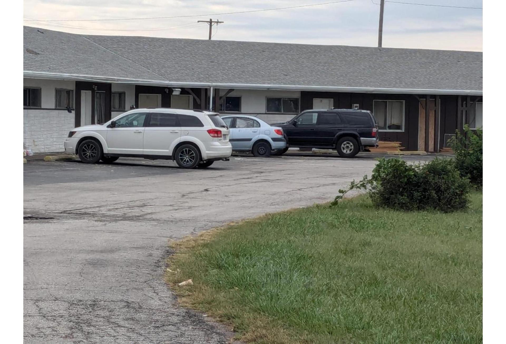 Capri Motel By OYO Elwood, Wathena photo 2