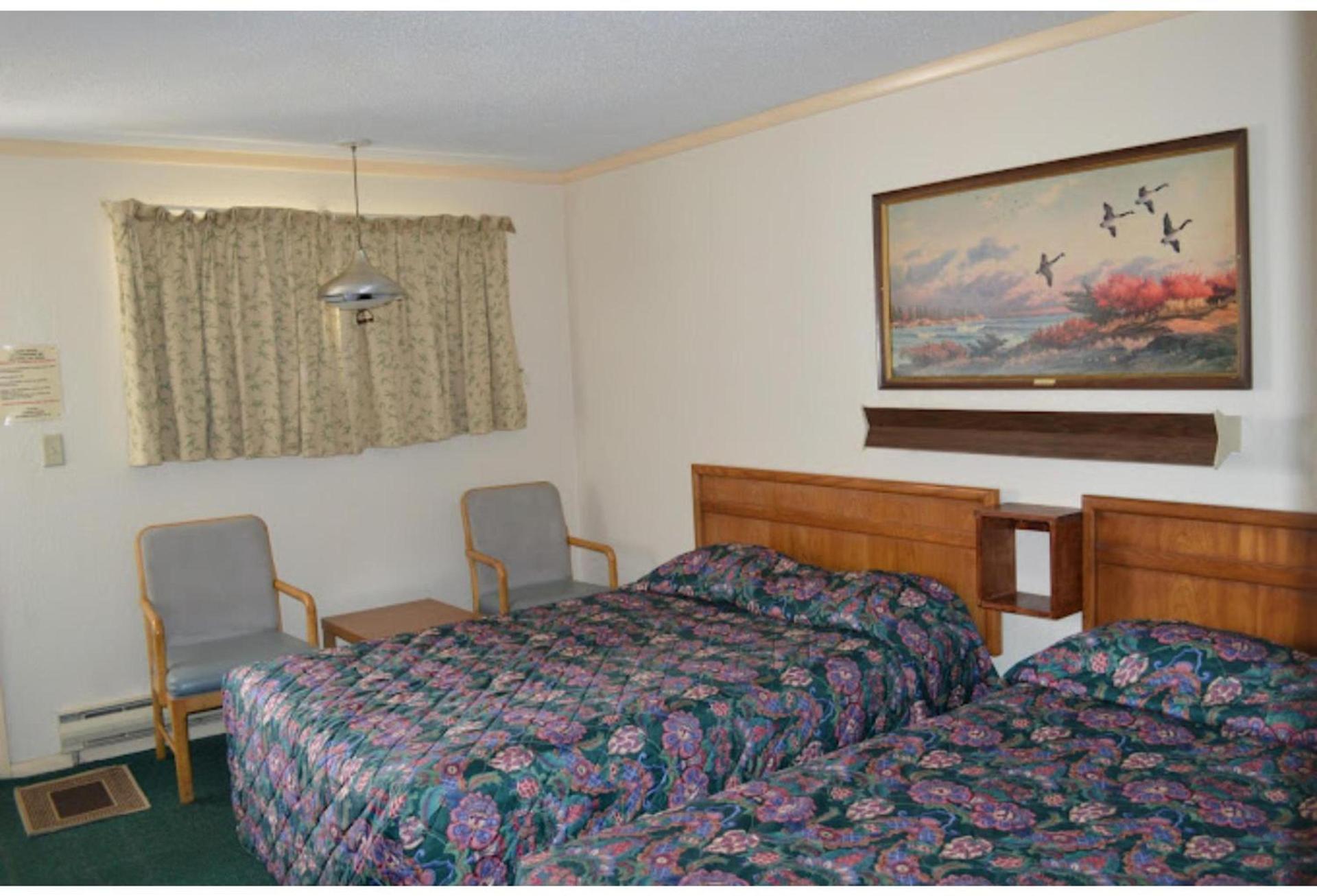 Capri Motel By OYO Elwood, Wathena photo 9