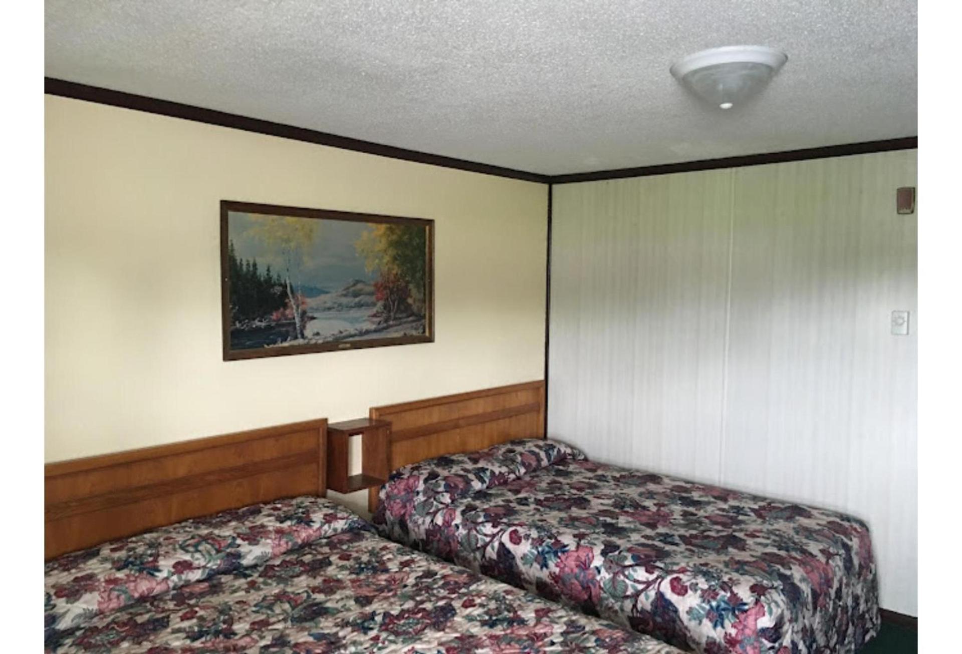 Capri Motel By OYO Elwood, Wathena photo 10