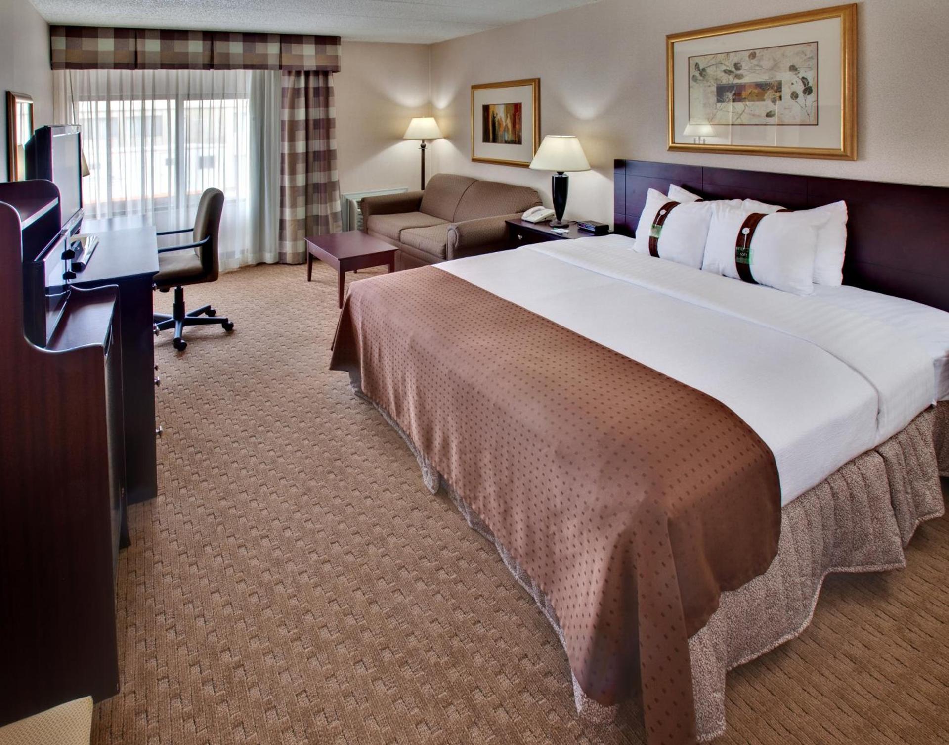 Ramada by Wyndham Midtown Grand Island photo 42