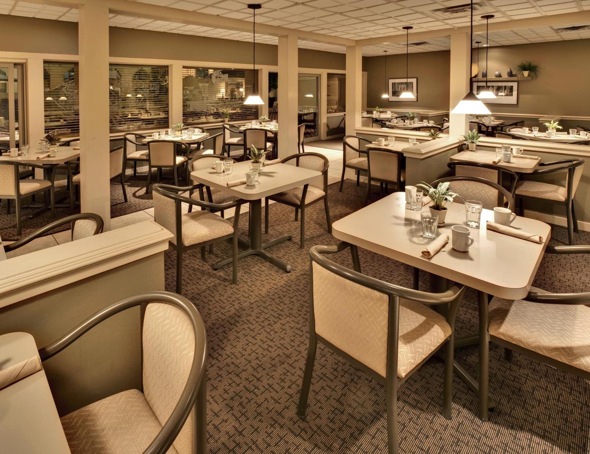 Ramada by Wyndham Midtown Grand Island photo 43