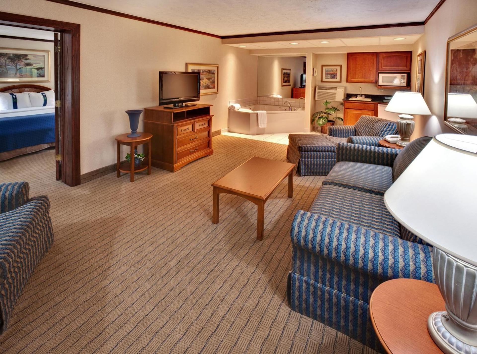 Ramada by Wyndham Midtown Grand Island photo 44