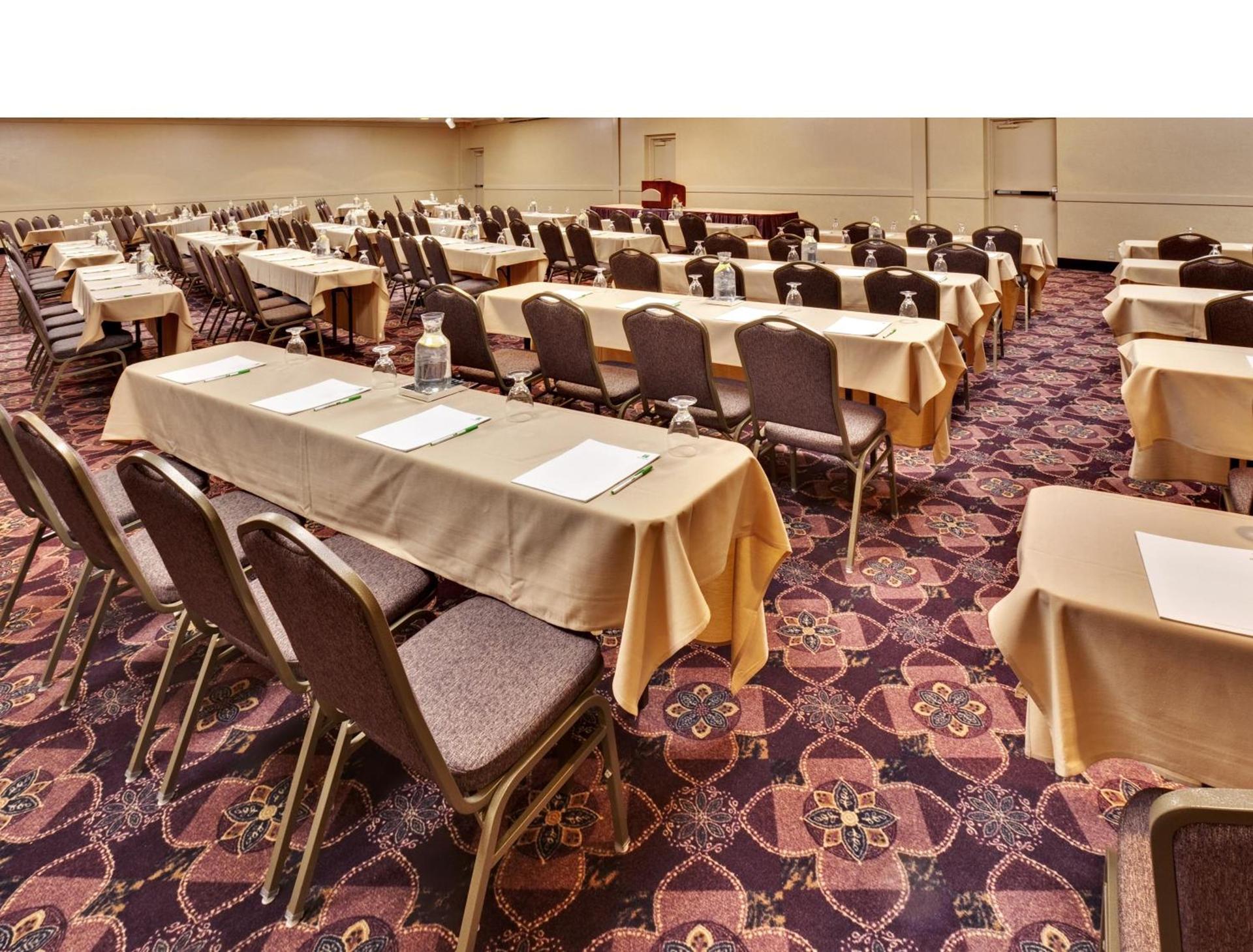 Ramada by Wyndham Midtown Grand Island photo 47