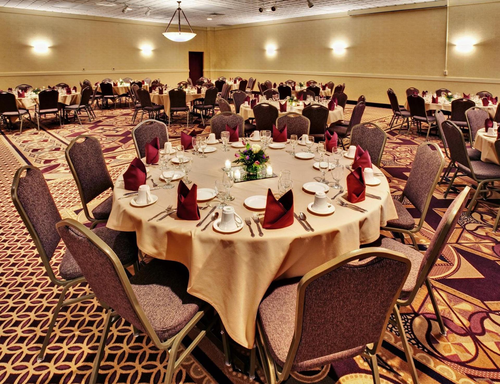 Ramada by Wyndham Midtown Grand Island photo 48
