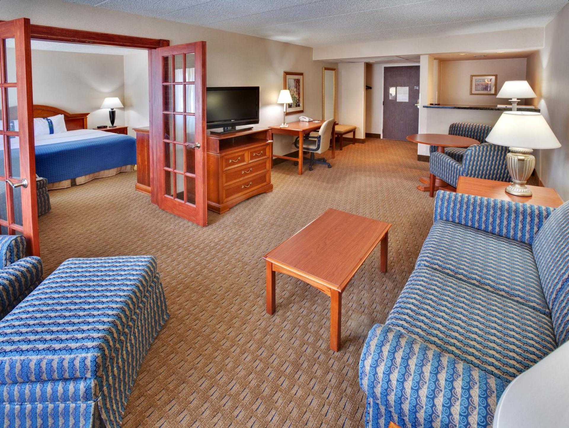 Ramada by Wyndham Midtown Grand Island photo 49
