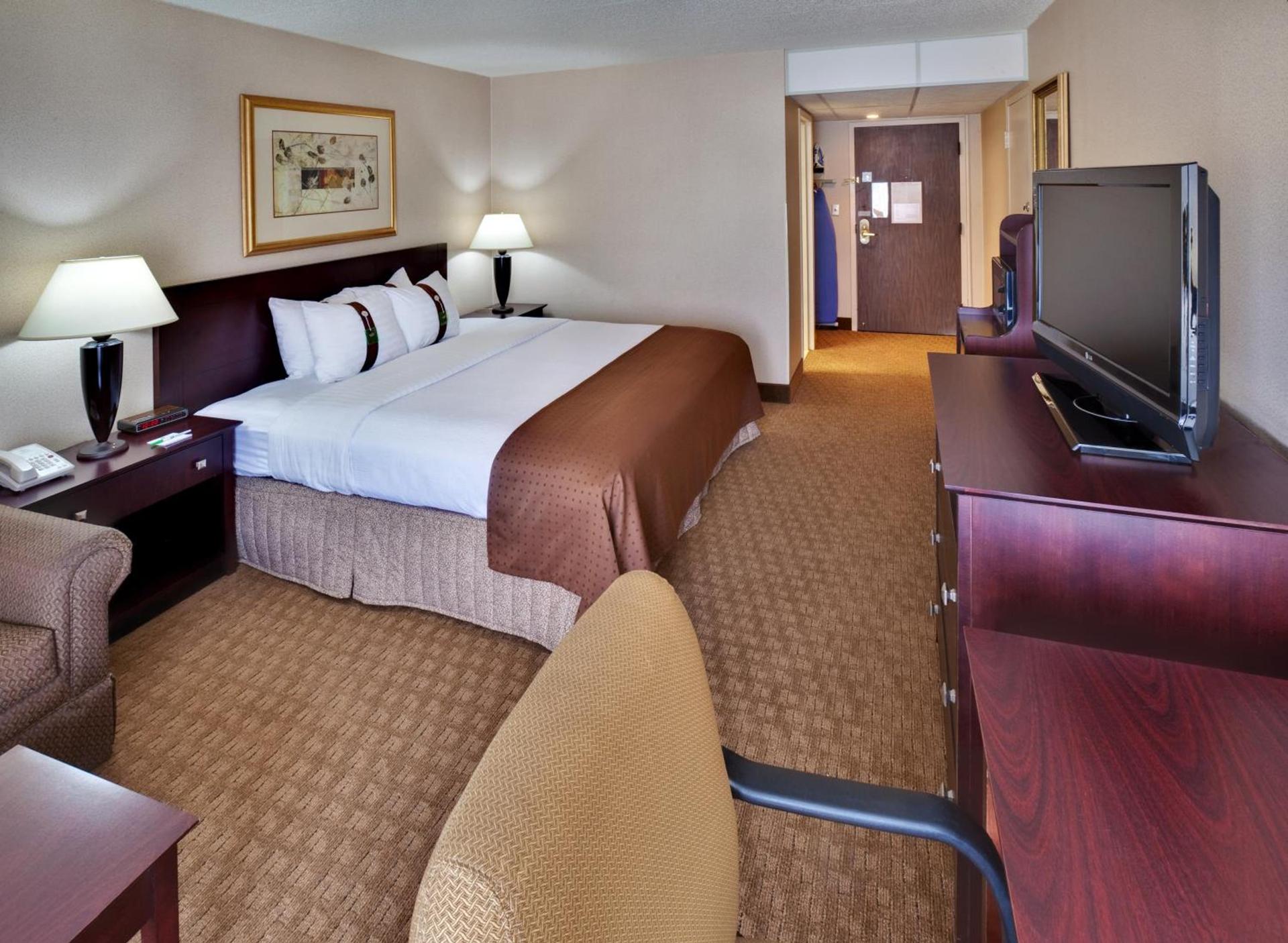 Ramada by Wyndham Midtown Grand Island photo 51