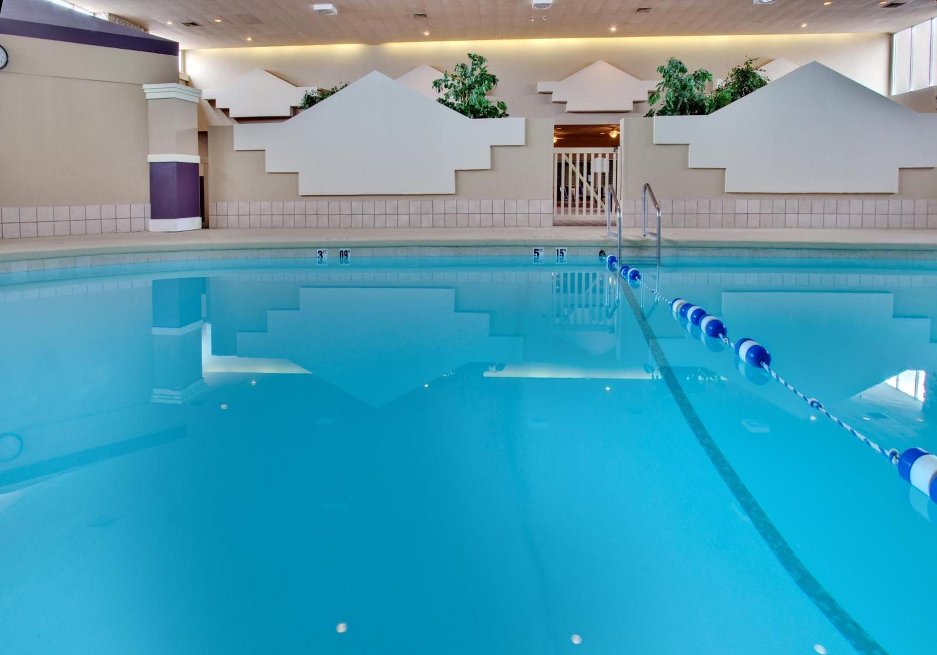 Ramada by Wyndham Midtown Grand Island photo 36