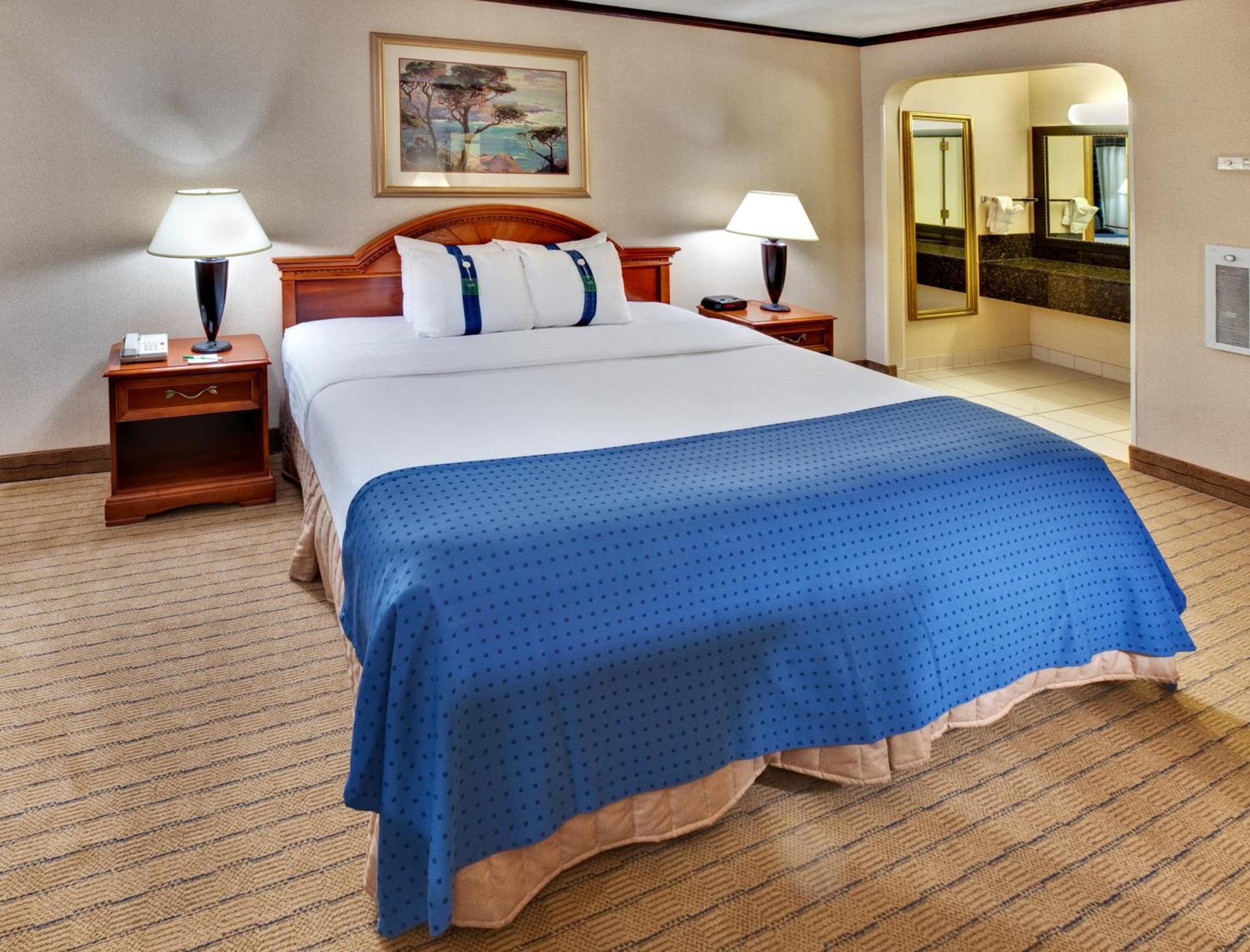 Ramada by Wyndham Midtown Grand Island photo 52