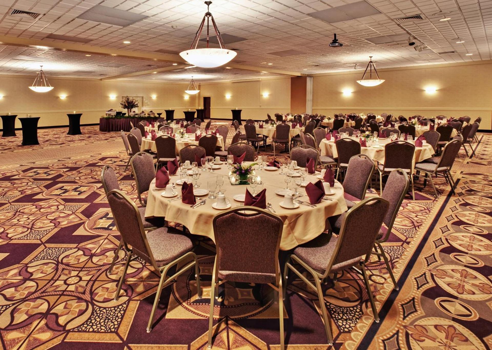 Ramada by Wyndham Midtown Grand Island photo 53