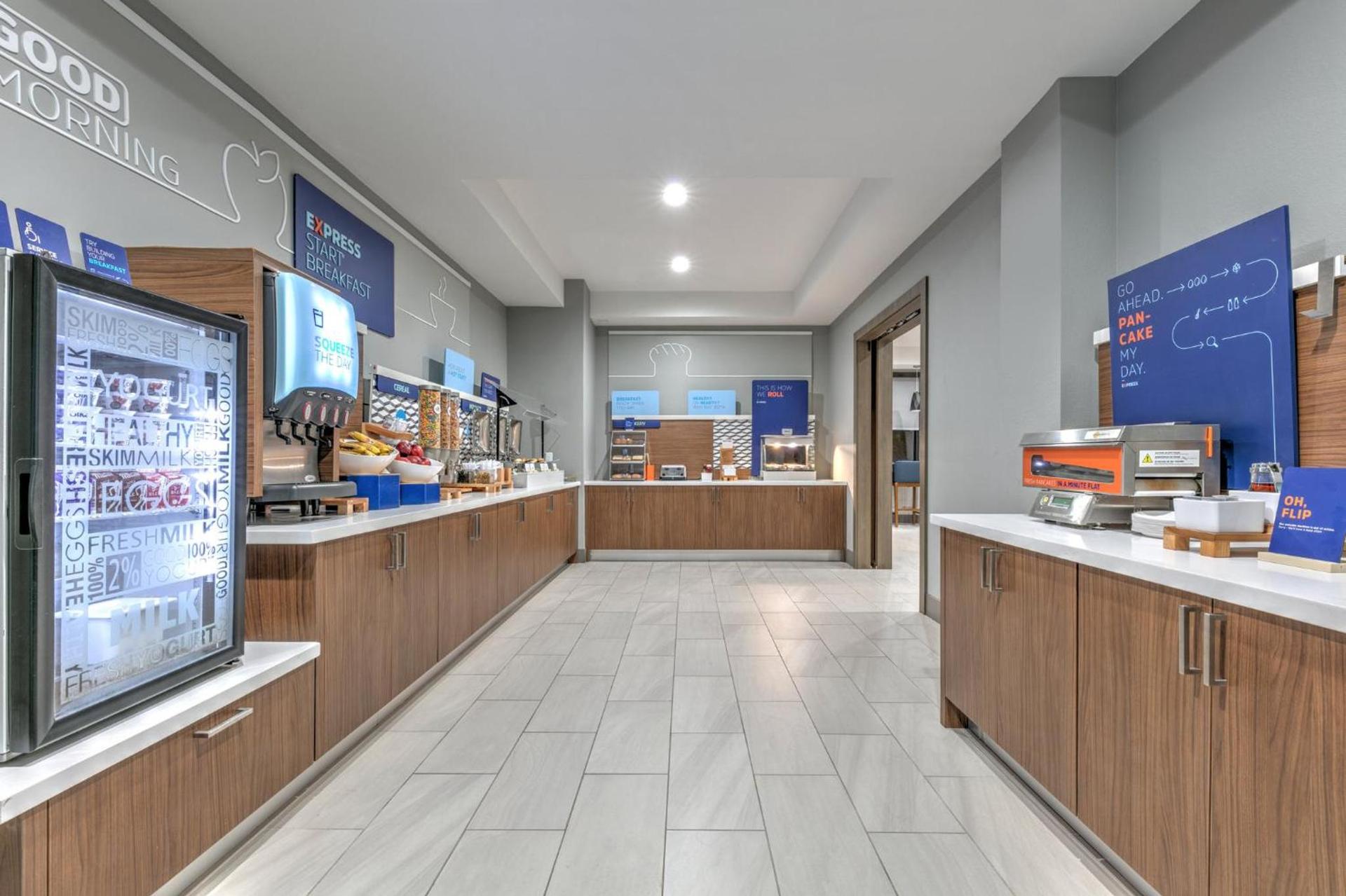 Holiday Inn Express Hotel & Suites Winnie by IHG photo 12