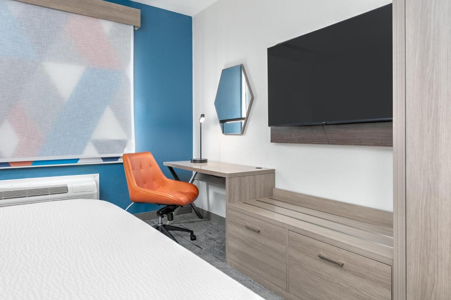 Holiday Inn Express Hotel & Suites Winnie by IHG photo 20