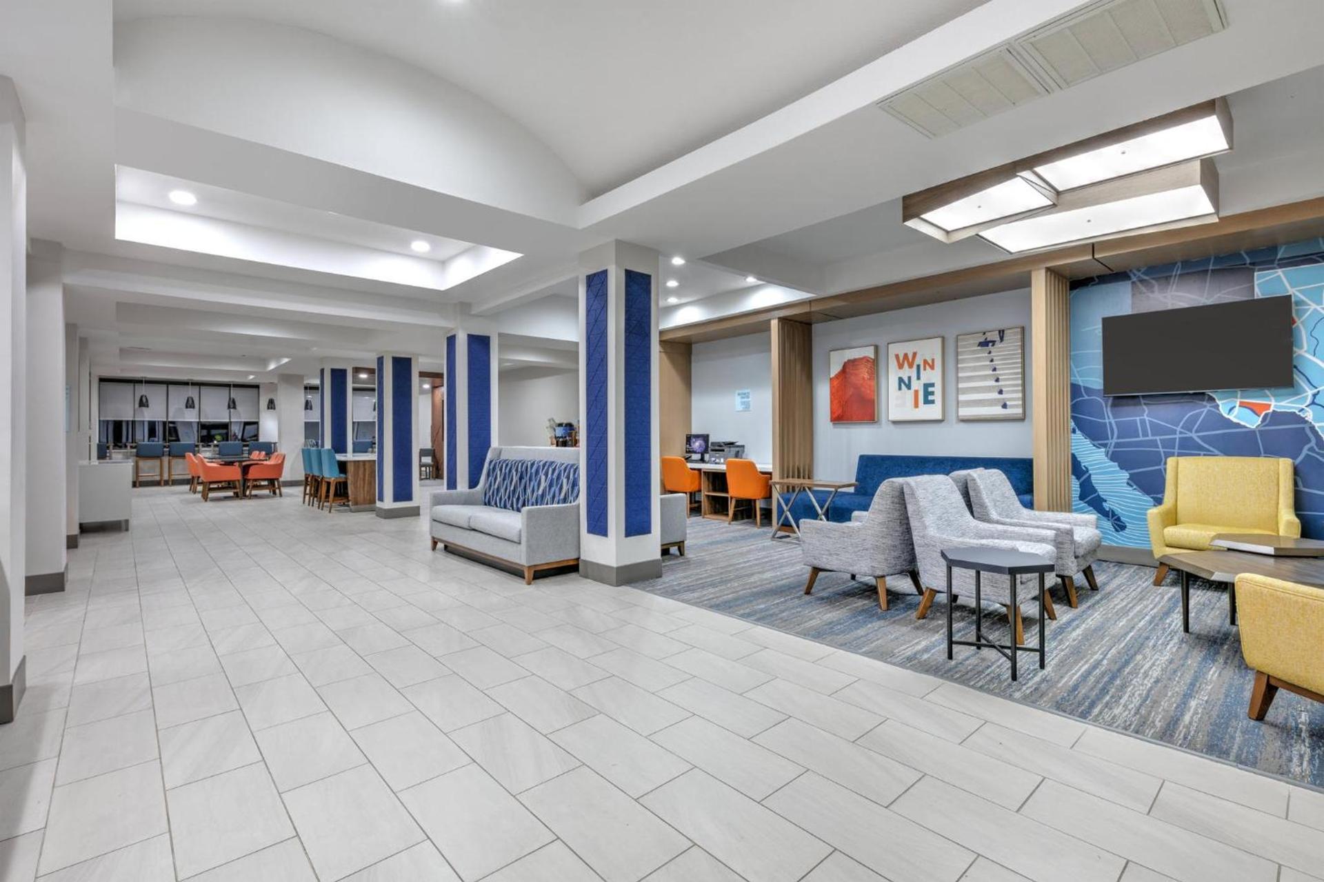 Holiday Inn Express Hotel & Suites Winnie by IHG photo 2