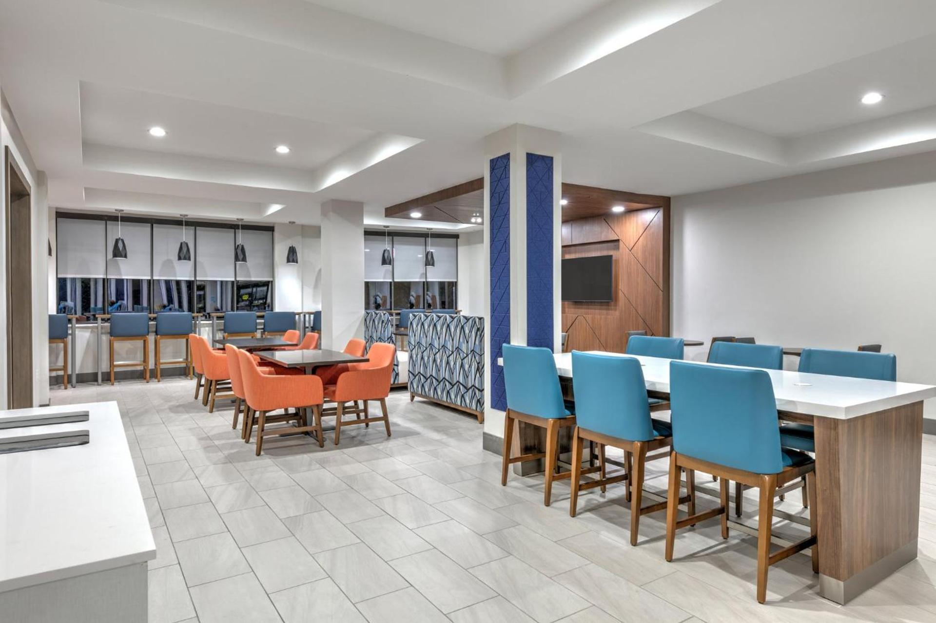 Holiday Inn Express Hotel & Suites Winnie by IHG photo 19
