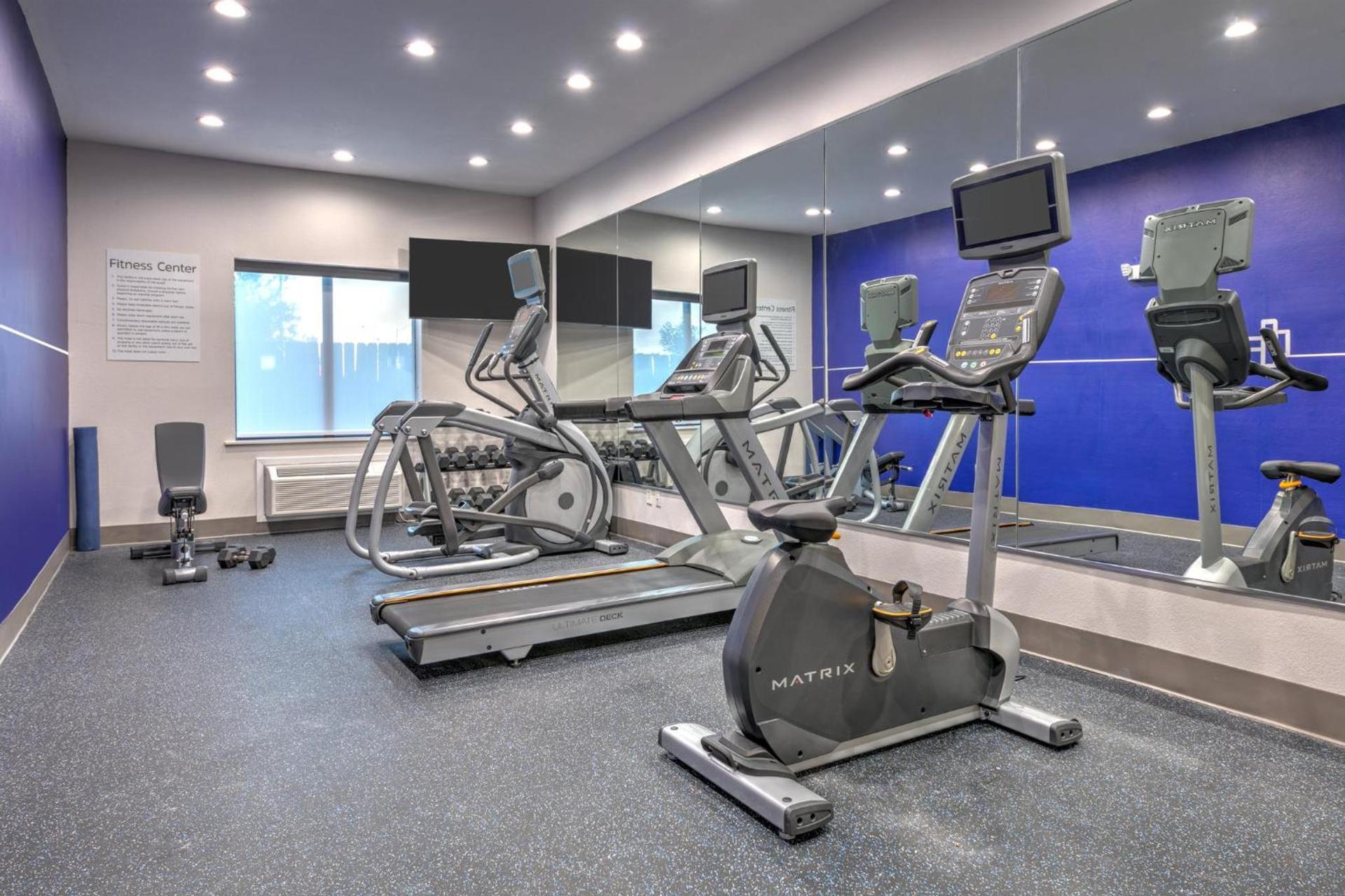 Holiday Inn Express Hotel & Suites Winnie by IHG photo 10