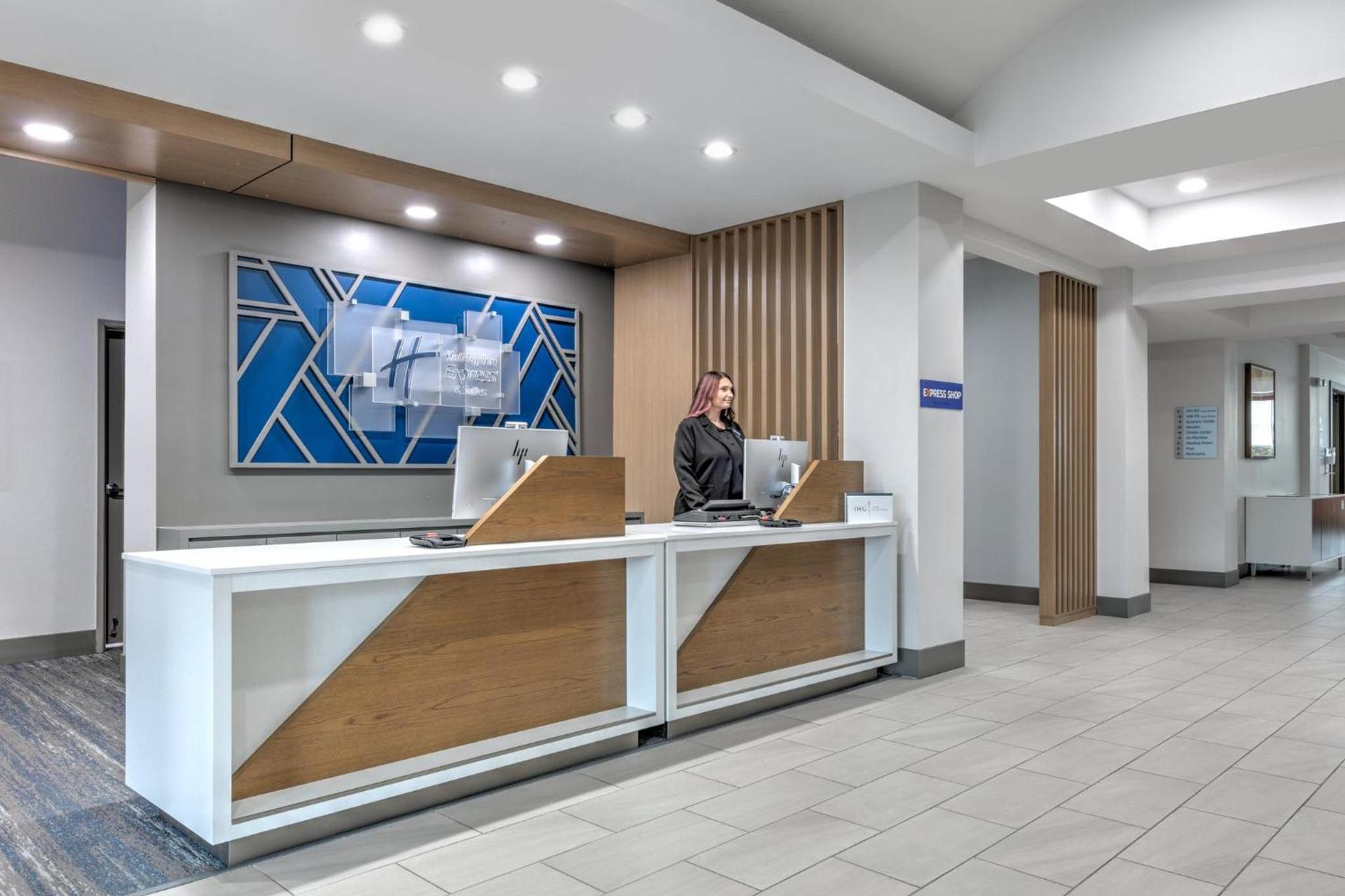 Holiday Inn Express Hotel & Suites Winnie by IHG photo 6