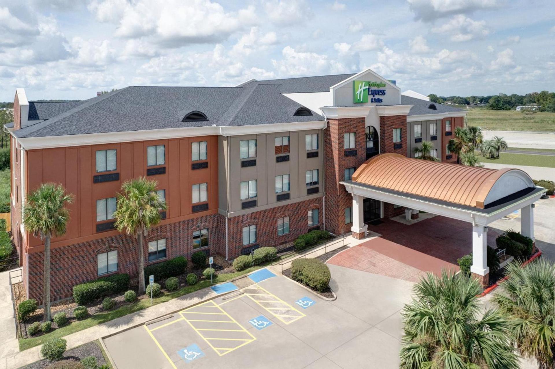 Holiday Inn Express Hotel & Suites Winnie by IHG photo 4
