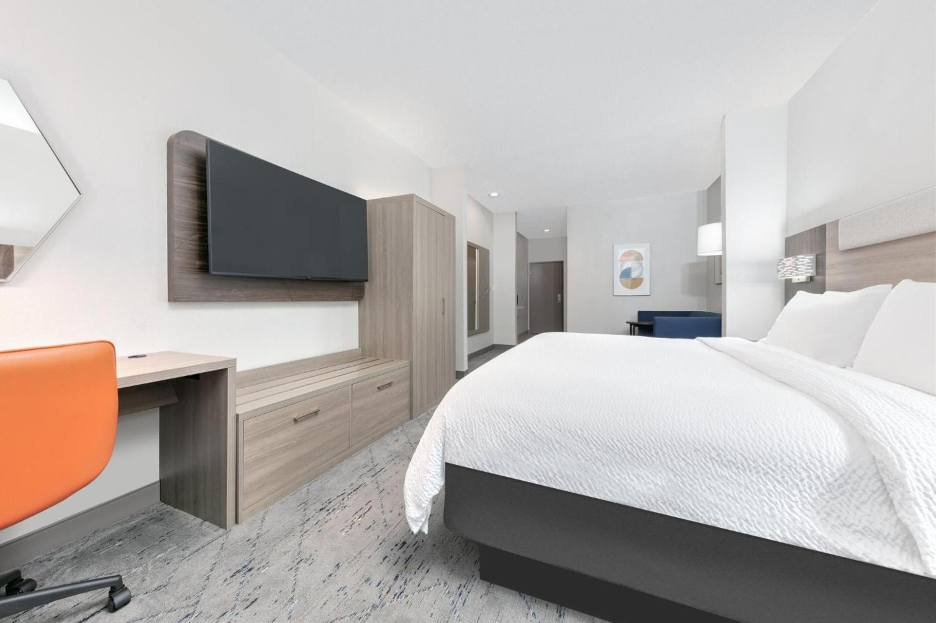 Holiday Inn Express Hotel & Suites Winnie by IHG photo 27