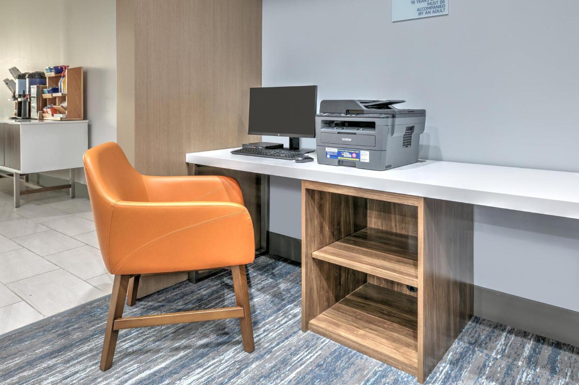 Holiday Inn Express Hotel & Suites Winnie by IHG photo 11