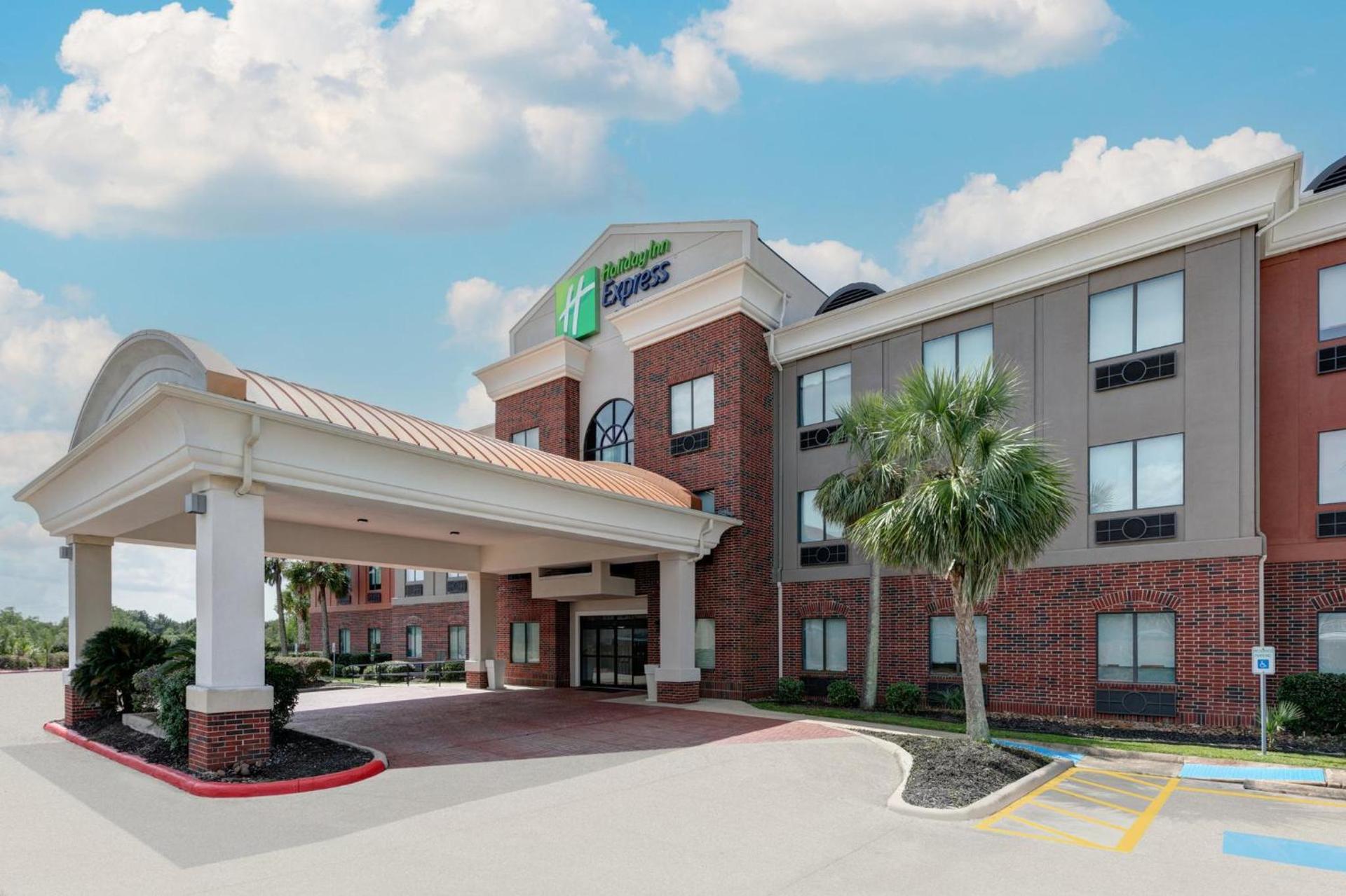 Holiday Inn Express Hotel & Suites Winnie by IHG photo 7