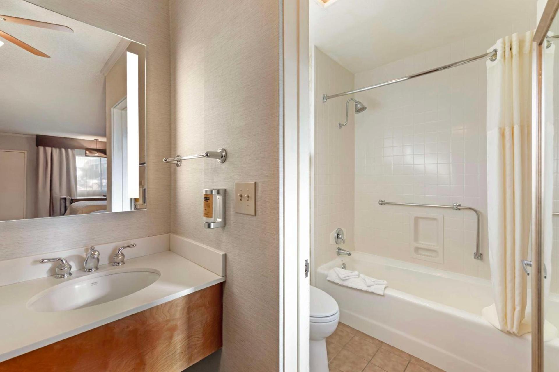 Best Western Plus Black Oak photo 23