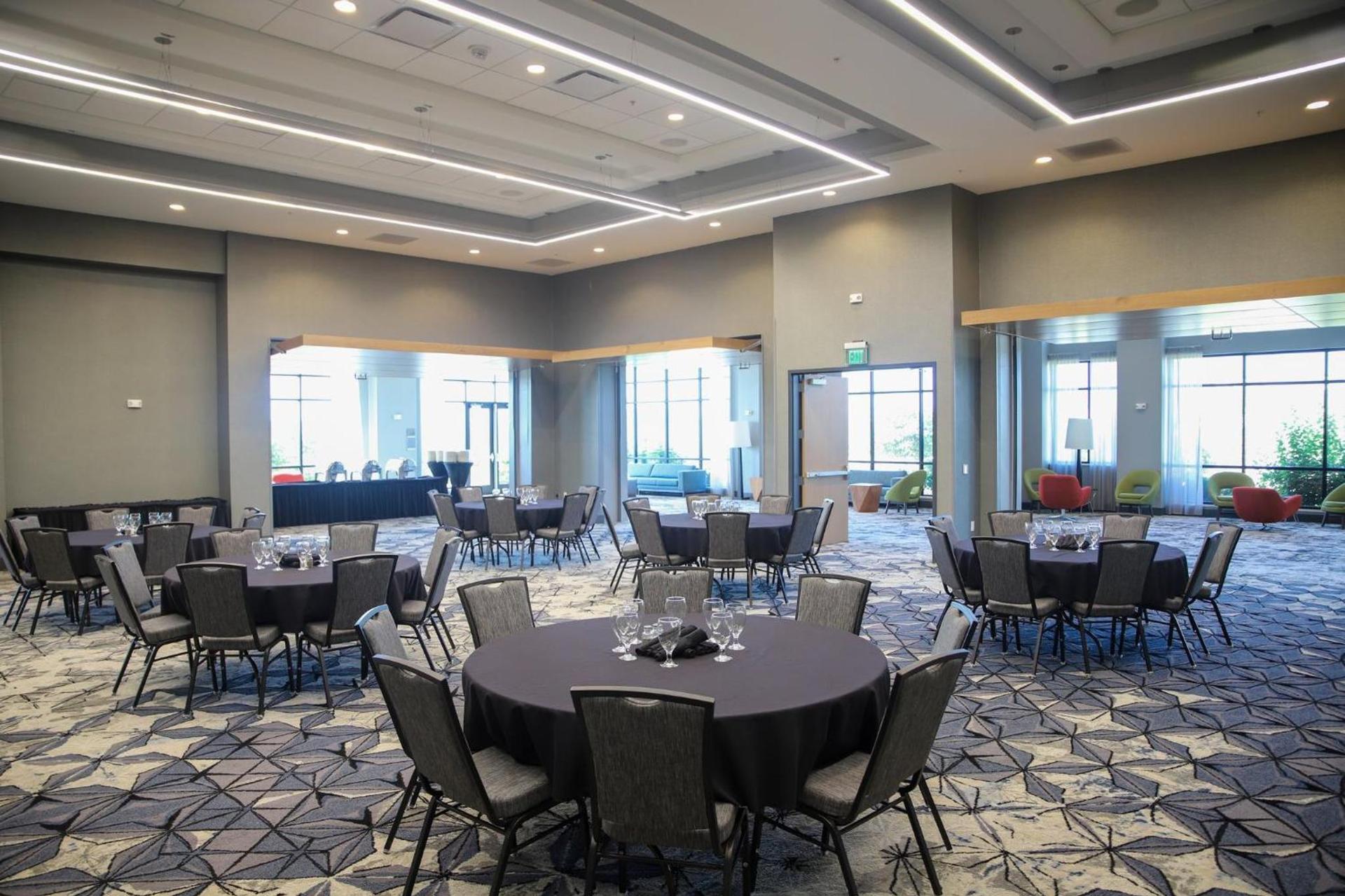 Holiday Inn & Suites Cedar Falls-Waterloo Event Ctr by IHG photo 67