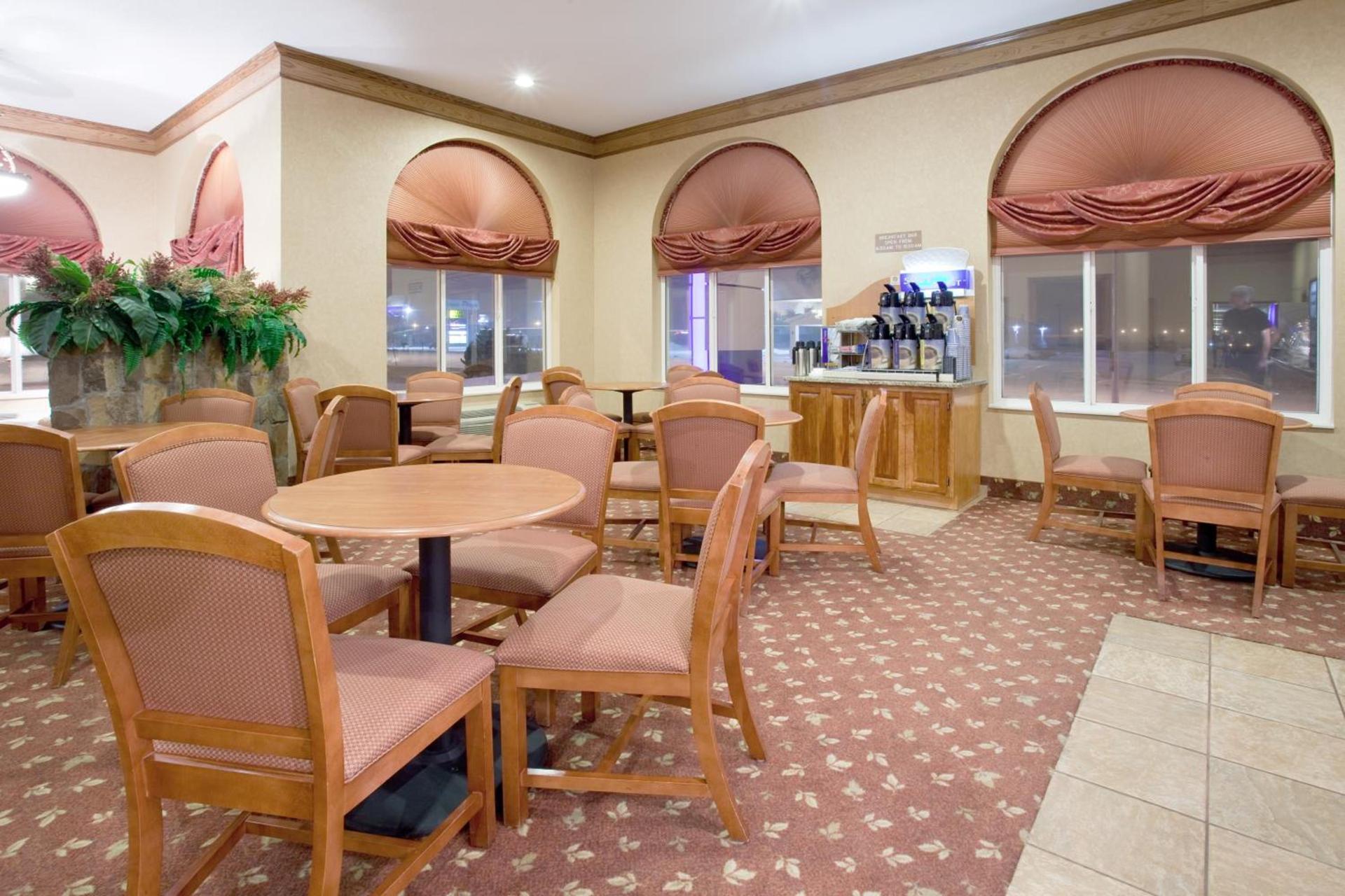 Quality Inn Alliance photo 52
