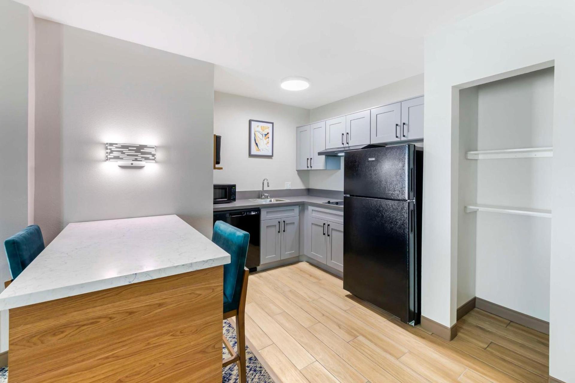 Executive Residency by Best Western Victorville photo 19