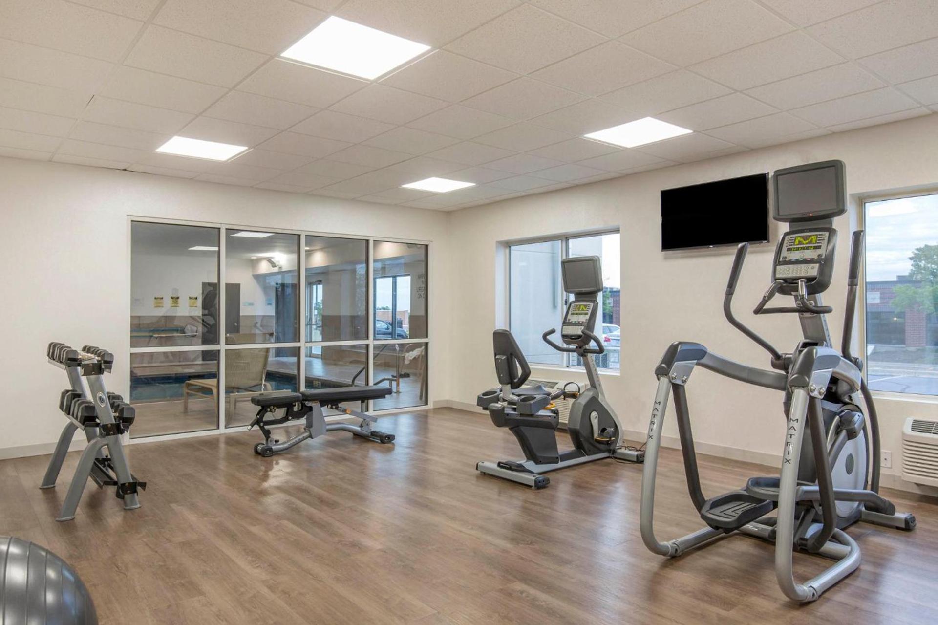 Holiday Inn Express & Suites Chicago West - St Charles by IHG photo 22
