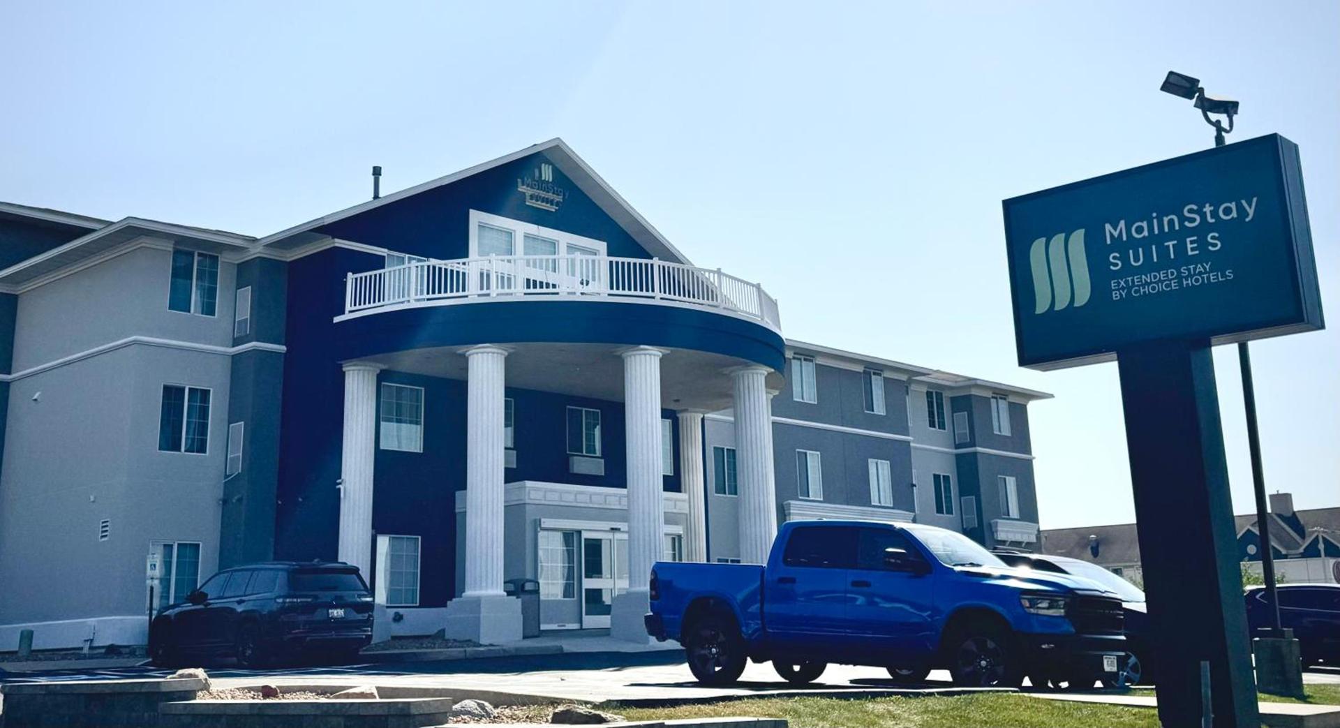 MainStay Suites Madison Airport photo 56
