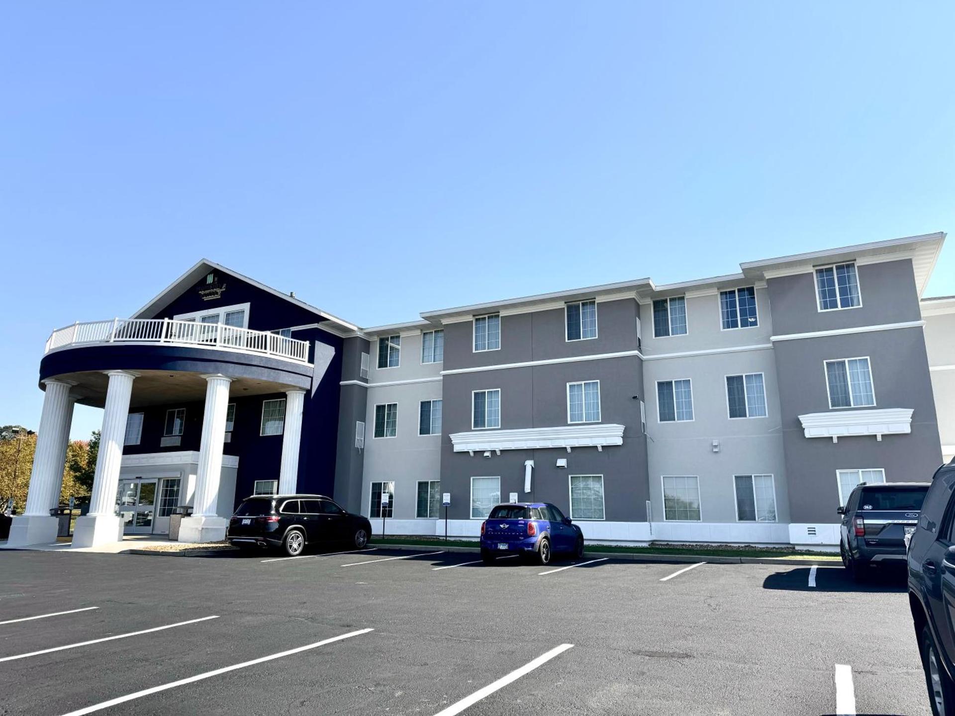 MainStay Suites Madison Airport photo 54