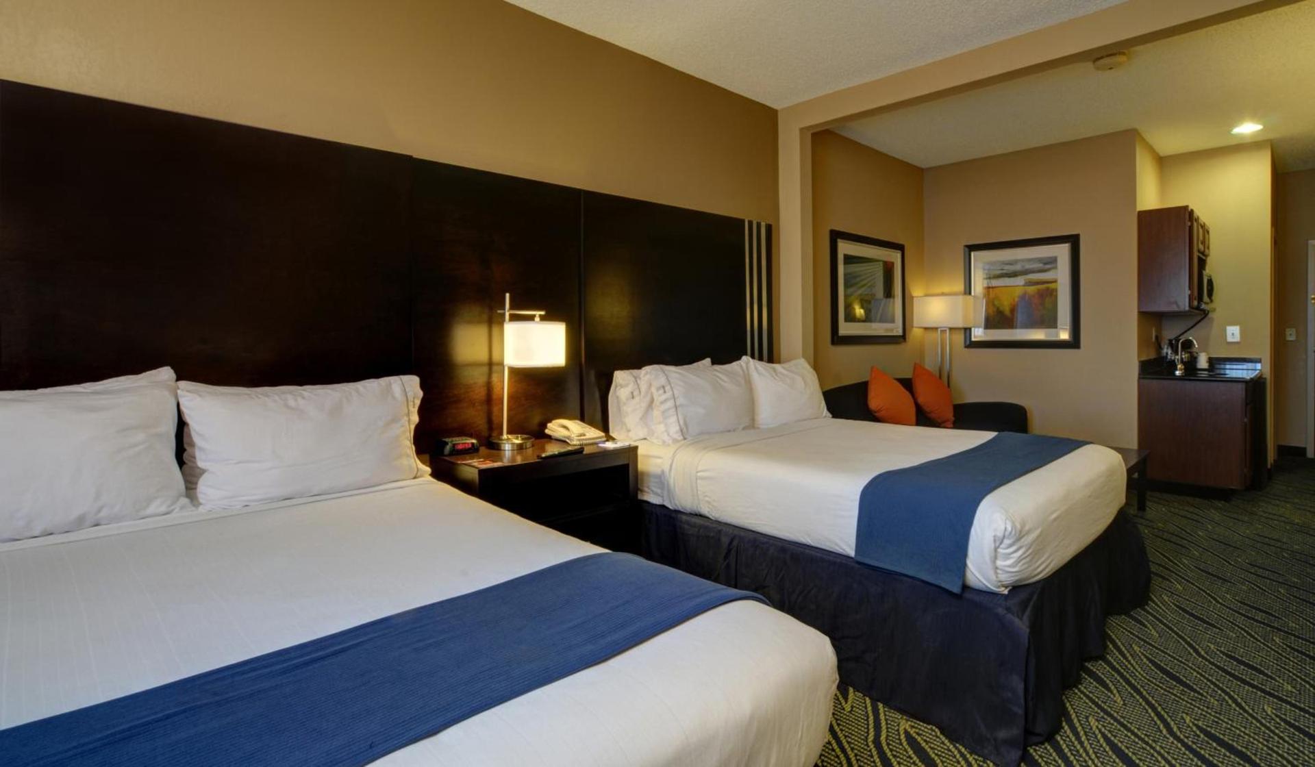 Holiday Inn Express & Suites Midwest City by IHG photo 2