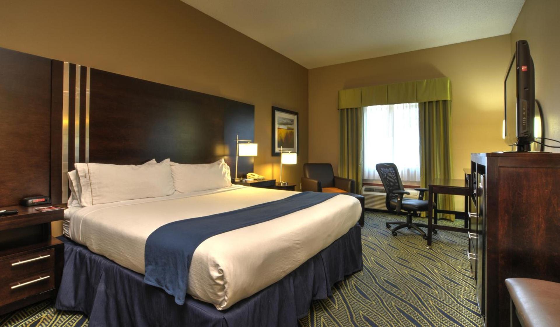 Holiday Inn Express & Suites Midwest City by IHG photo 3