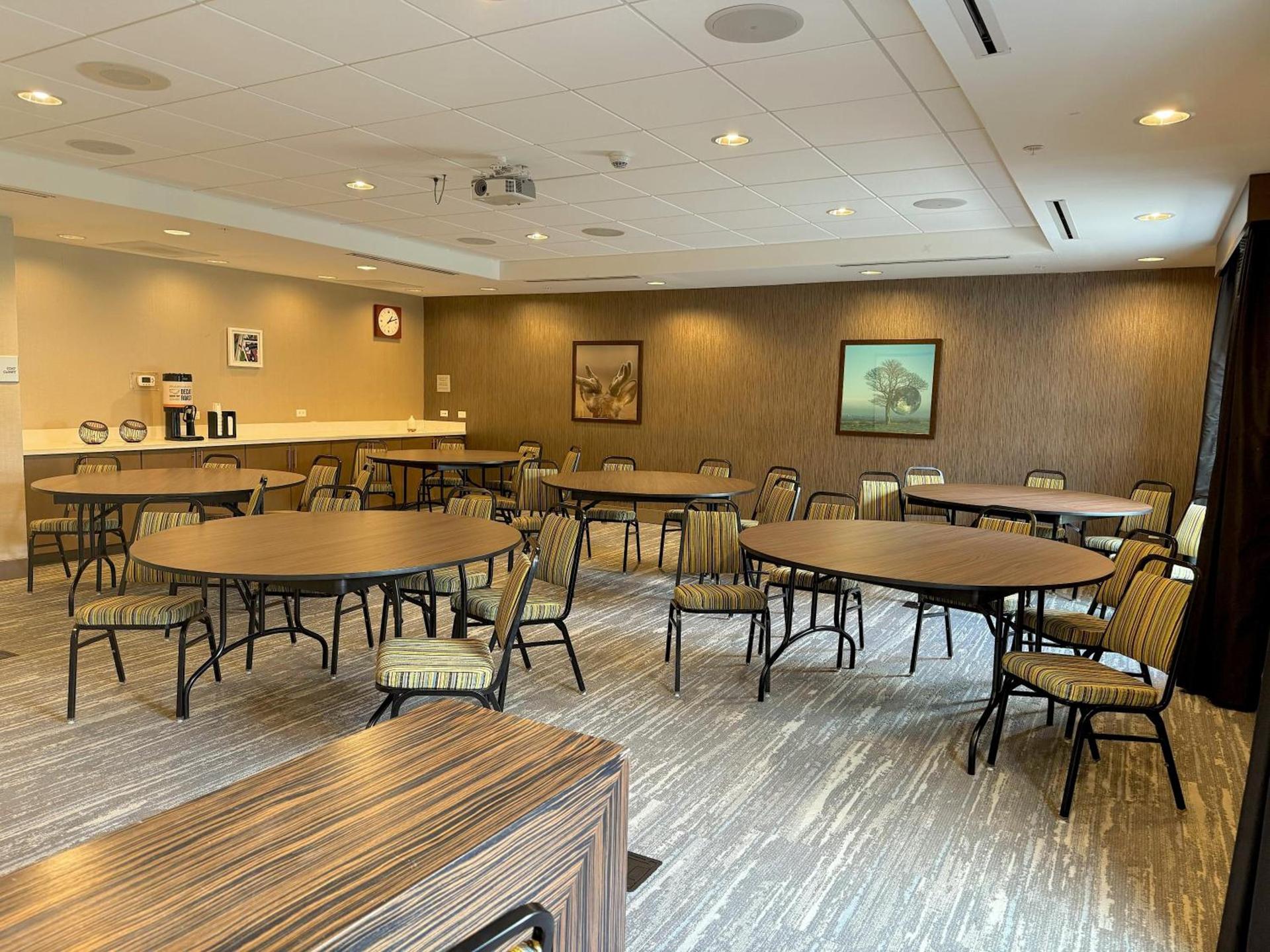 Hampton Inn & Suites Saint Paul Oakdale Woodbury photo 40