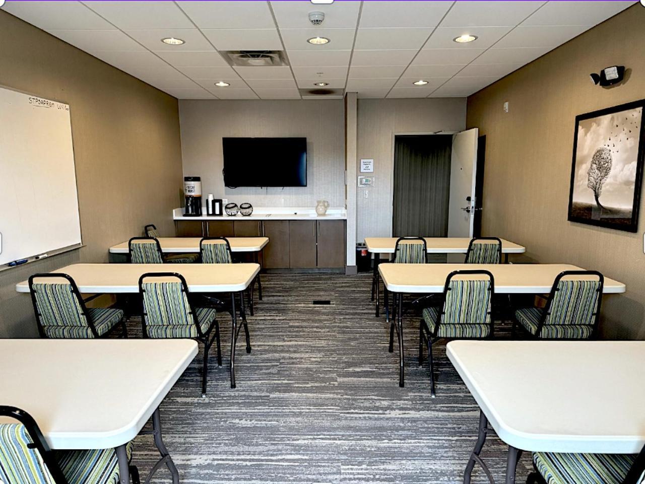 Hampton Inn & Suites Saint Paul Oakdale Woodbury photo 42