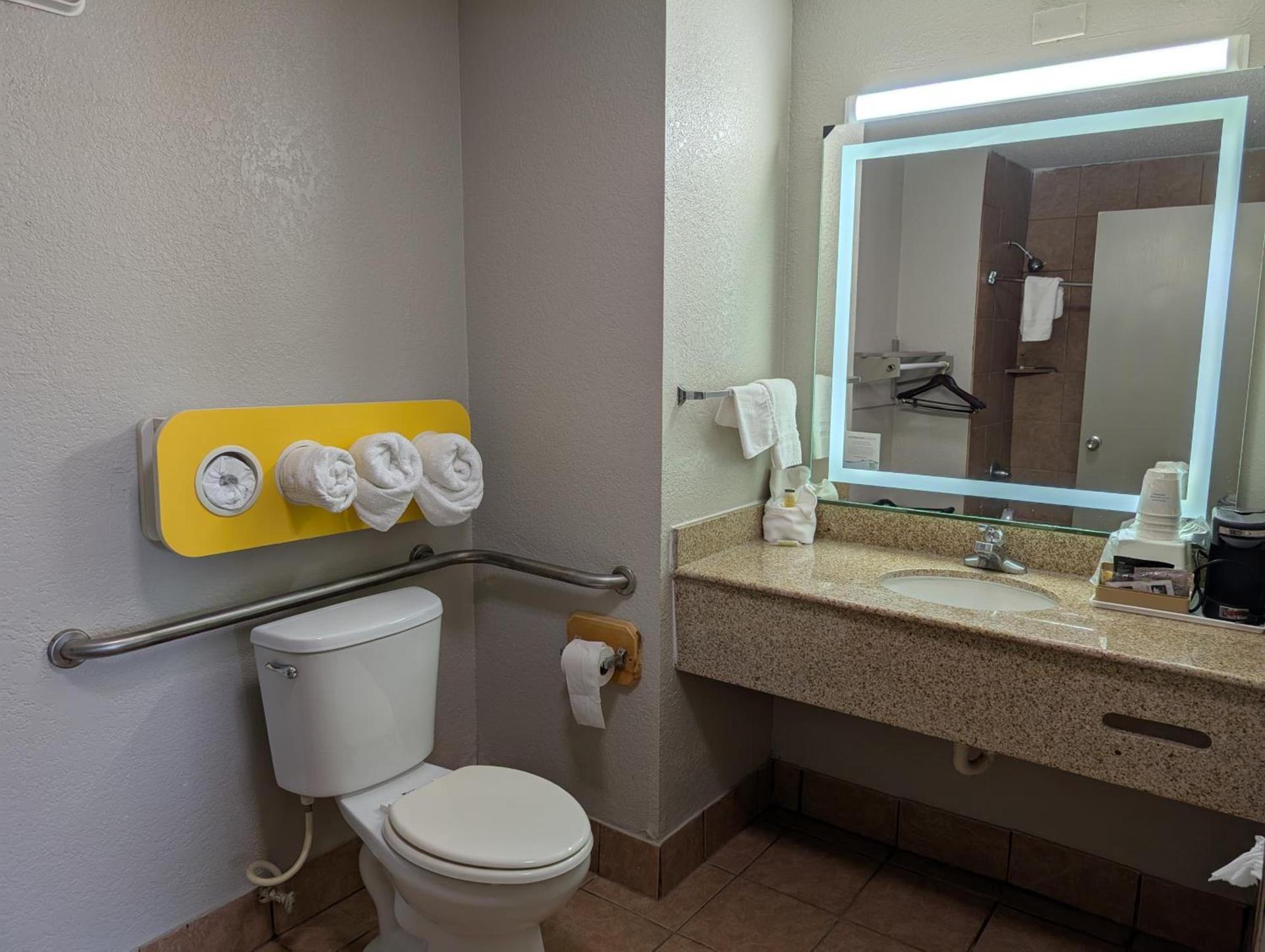 Days Inn by Wyndham Arcadia Louisiana photo 21
