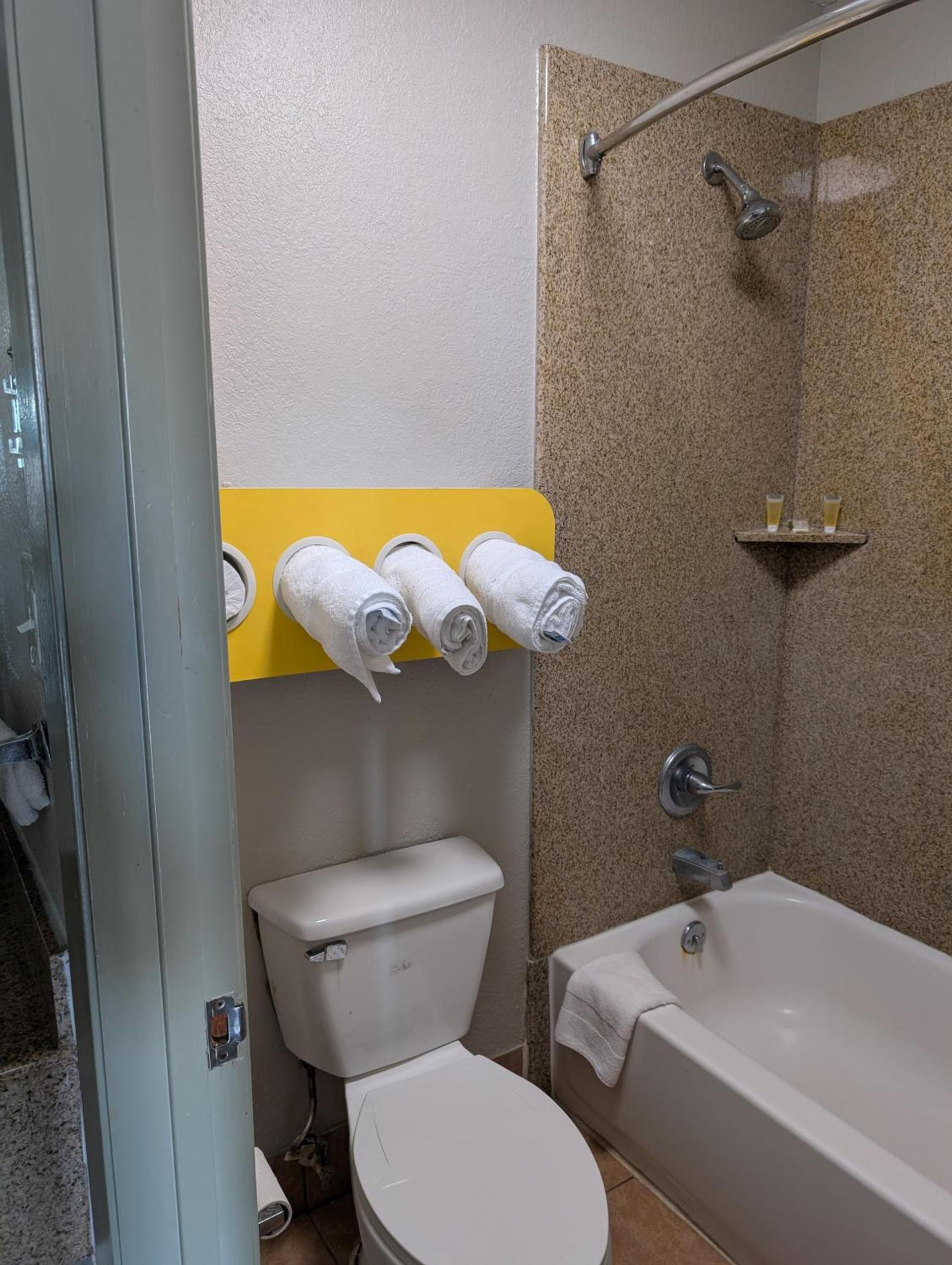 Days Inn by Wyndham Arcadia Louisiana photo 7