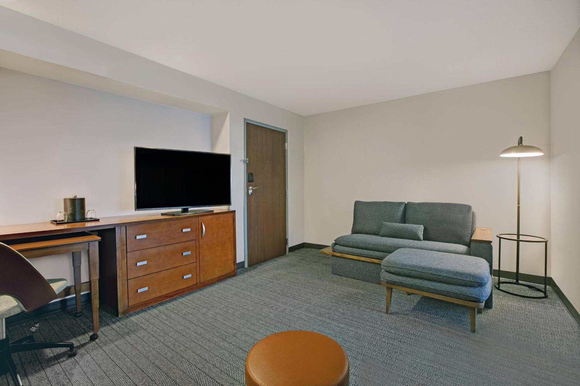 Courtyard Chicago Elmhurst/Oakbrook Area photo 25