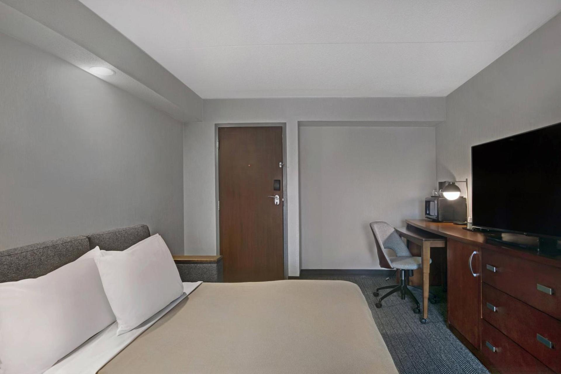 Courtyard Chicago Elmhurst/Oakbrook Area photo 33