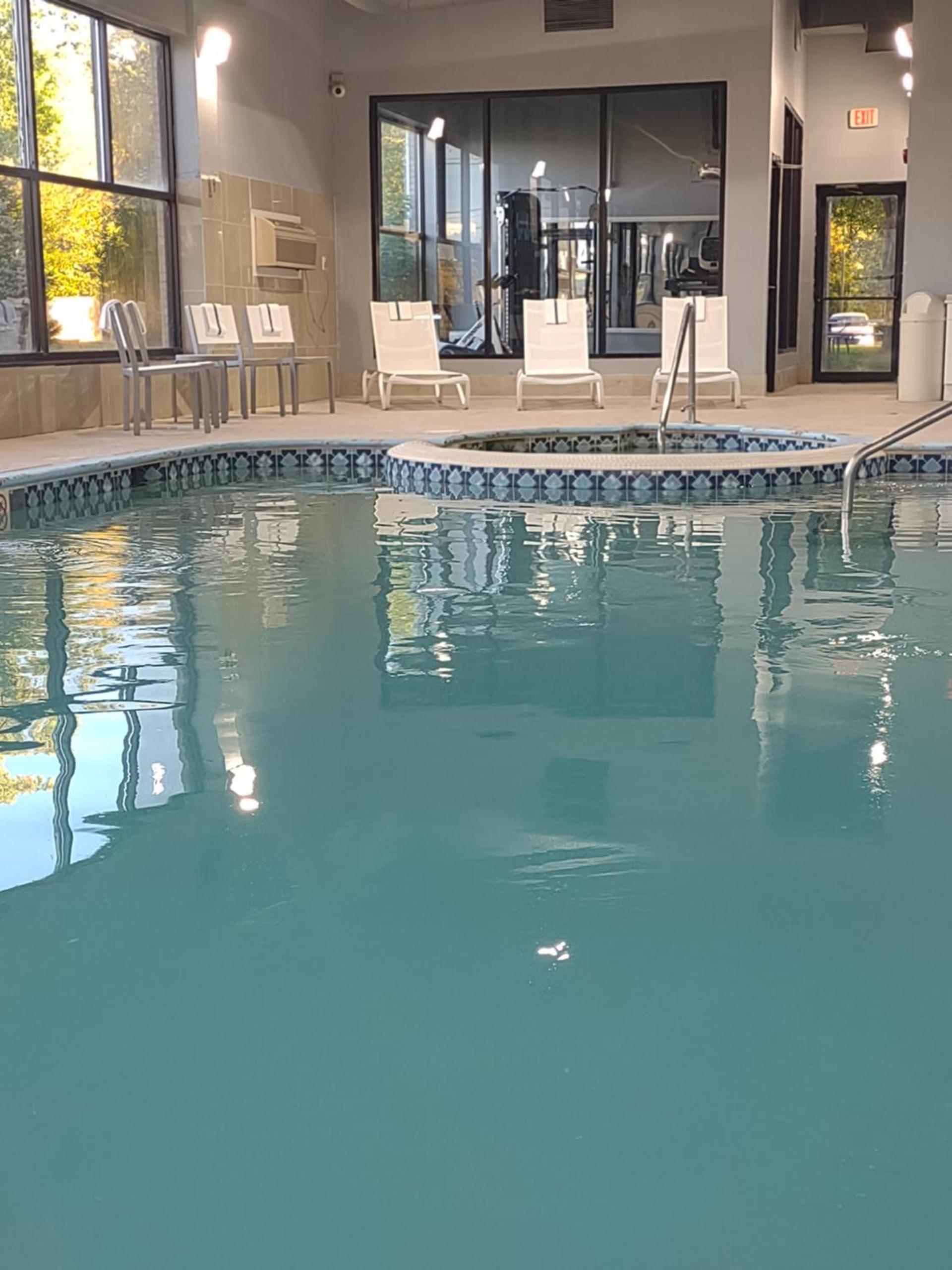 Baymont by Wyndham Flat Rock photo 3