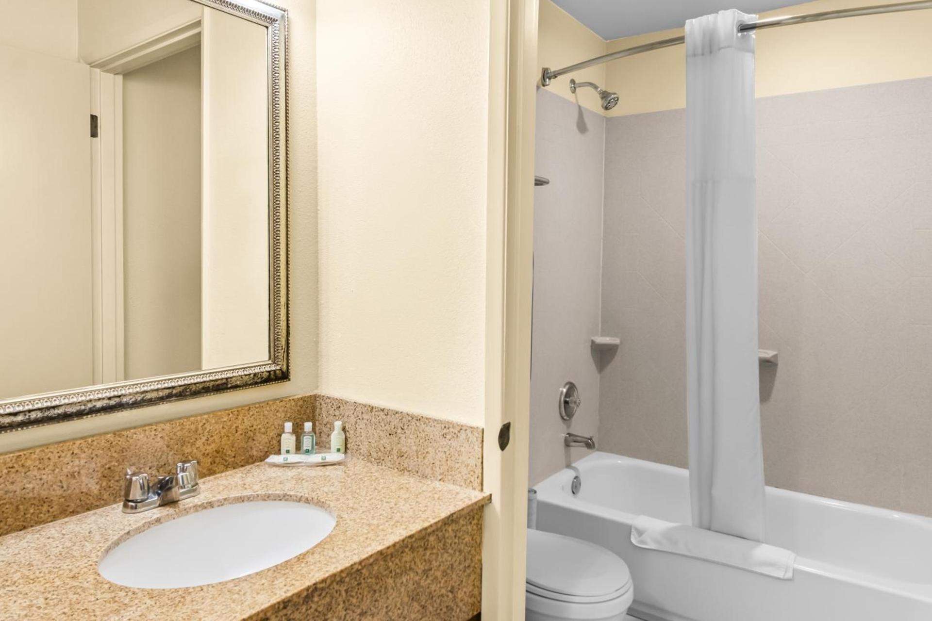 Quality Inn & Suites Vancouver - Hazel Dell photo 43