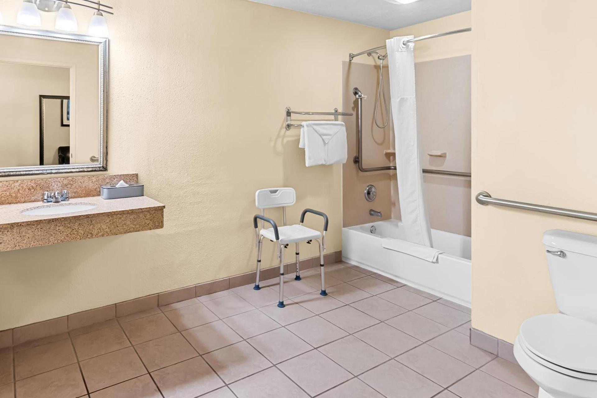 Quality Inn & Suites Vancouver - Hazel Dell photo 48