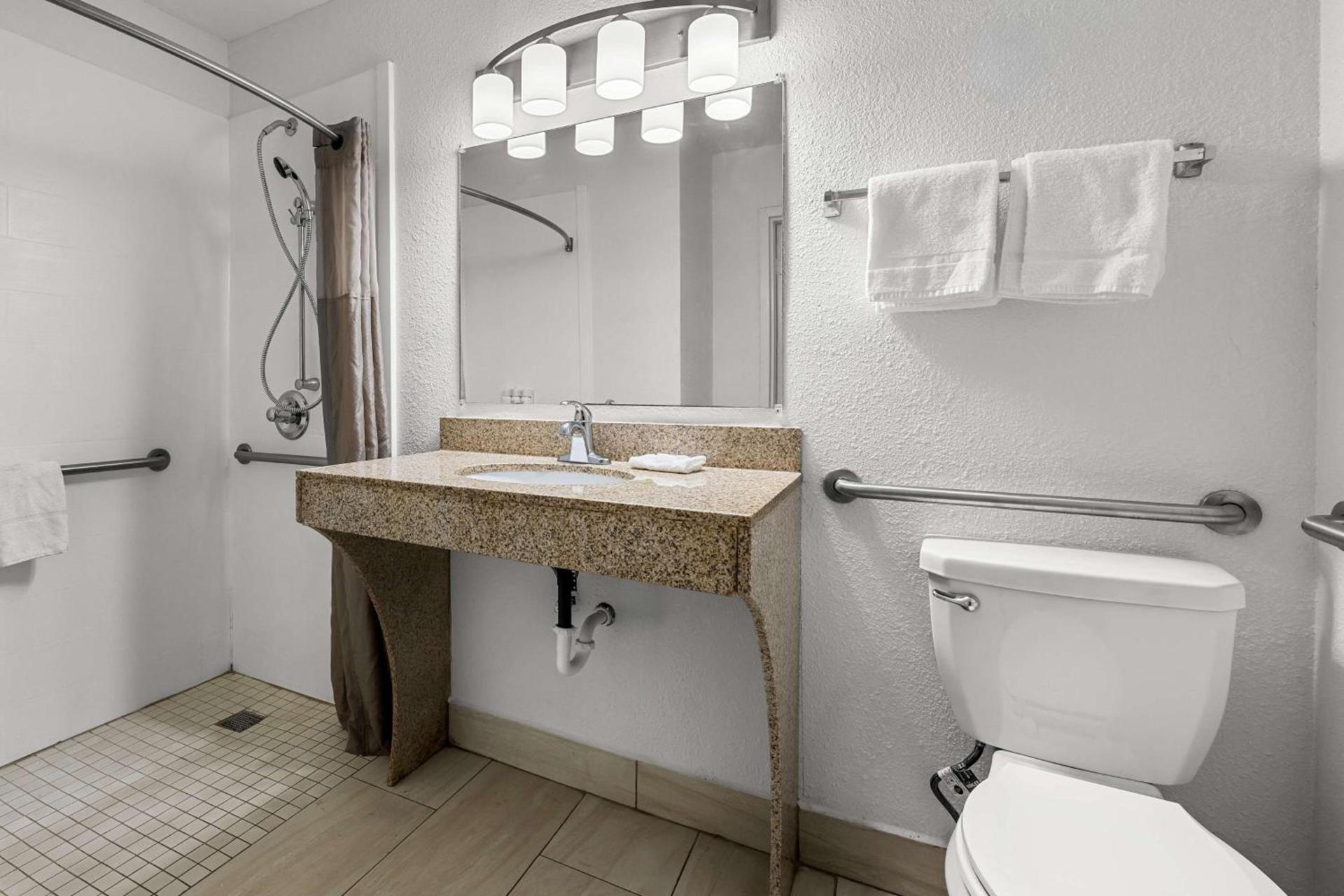 Americas Best Value Inn Hamilton photo 9