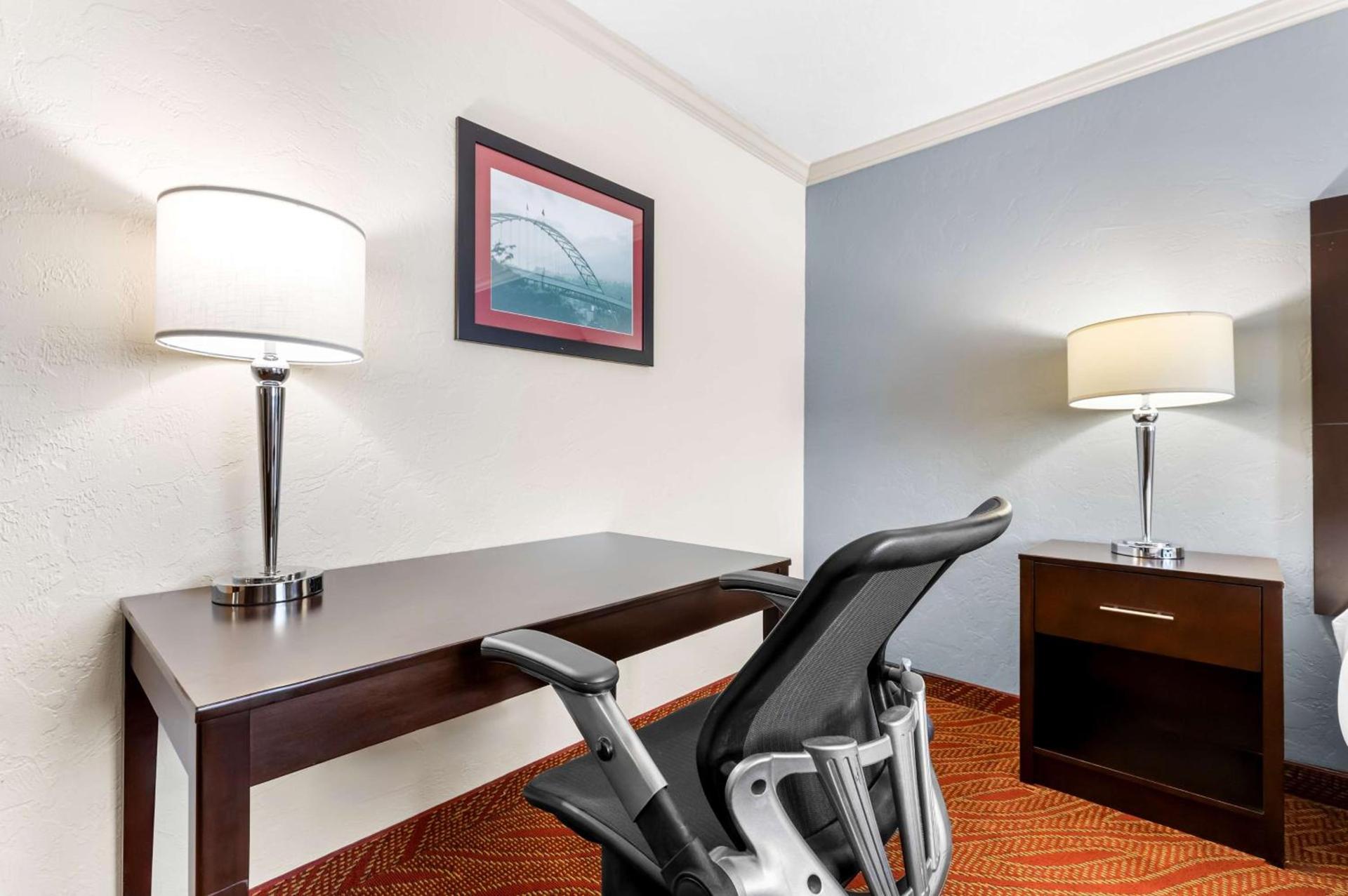 Best Western Plus Parkway Inn photo 7