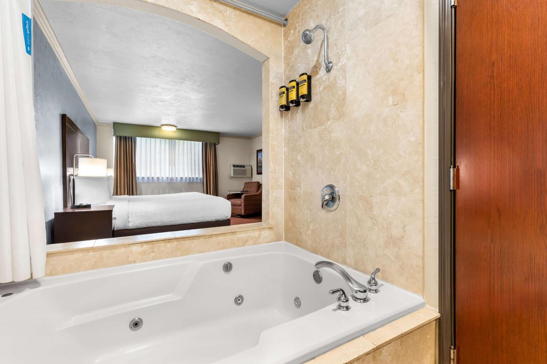 Best Western Plus Parkway Inn photo 13