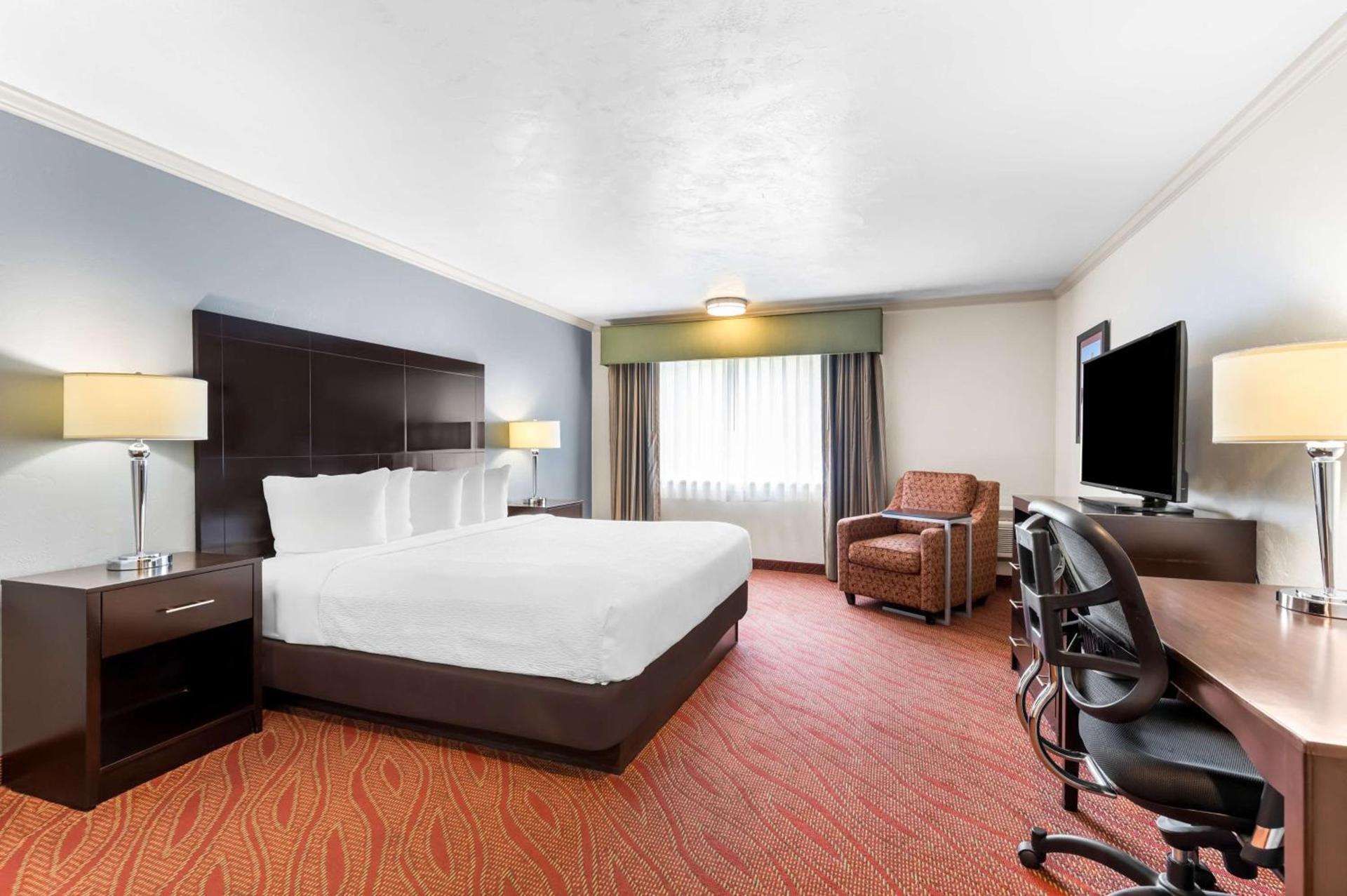 Best Western Plus Parkway Inn photo 17
