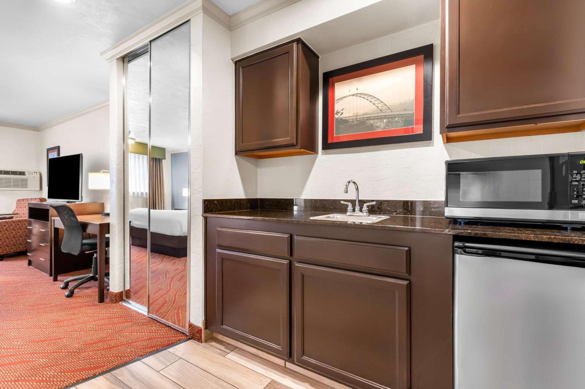 Best Western Plus Parkway Inn photo 12