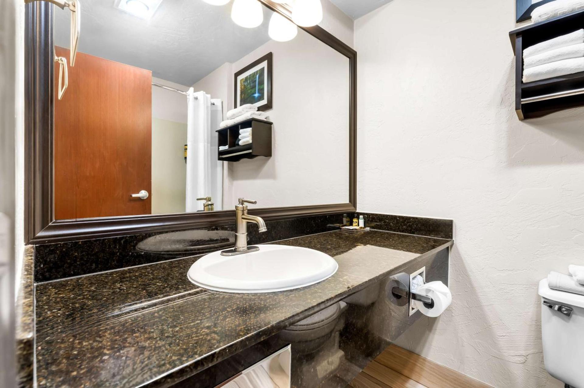 Best Western Plus Parkway Inn photo 2
