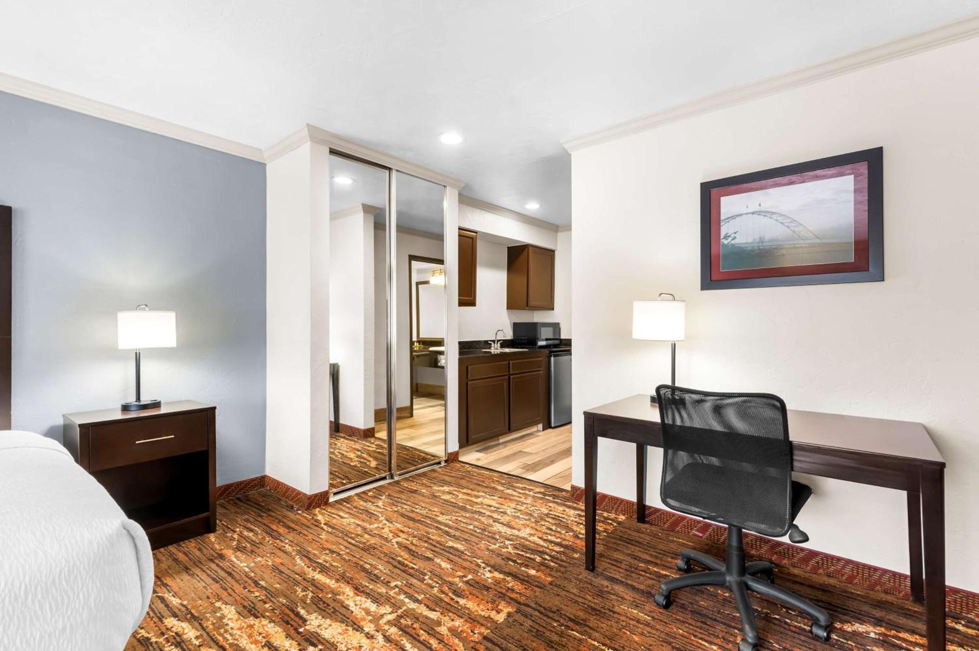 Best Western Plus Parkway Inn photo 29