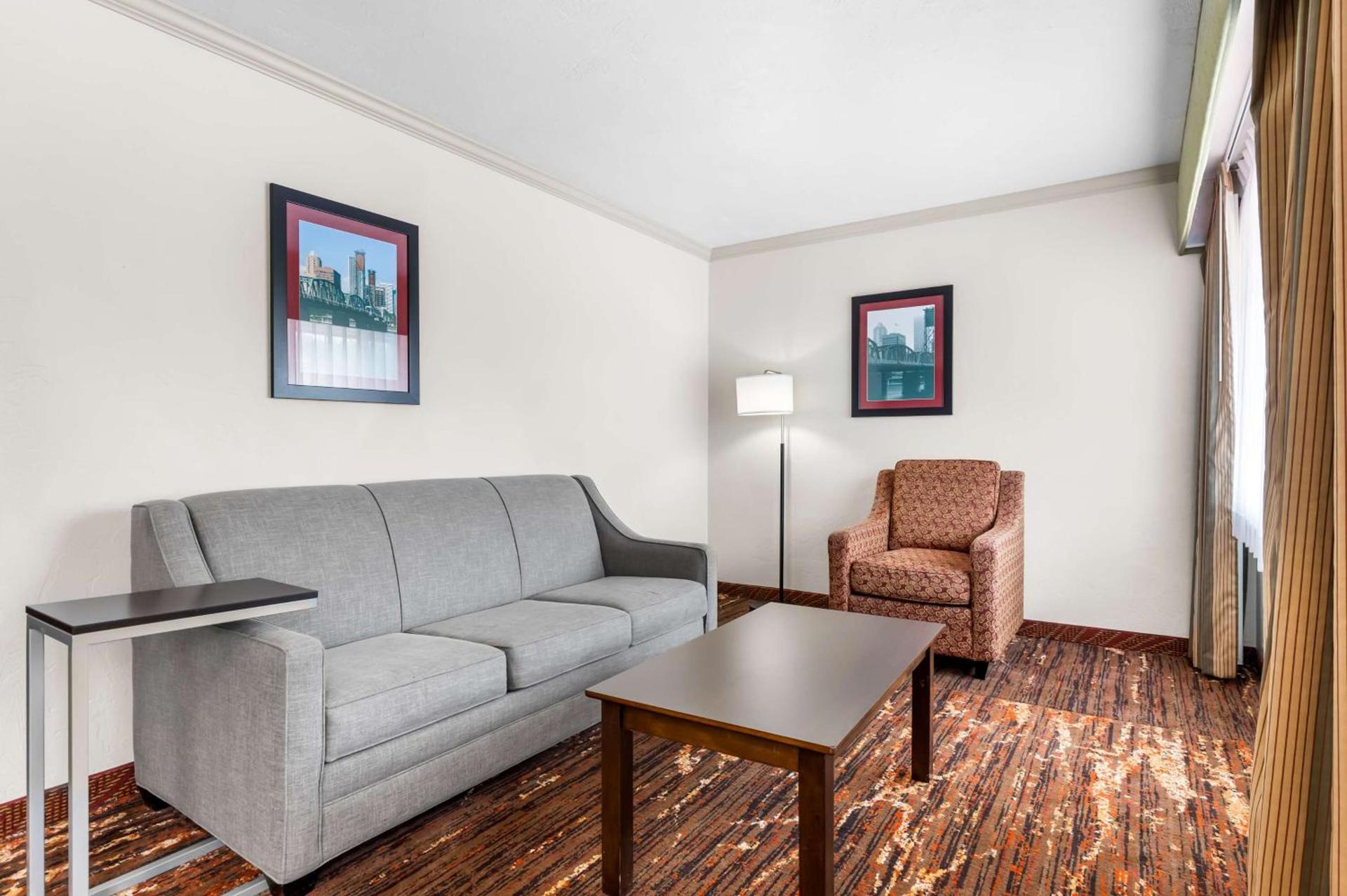 Best Western Plus Parkway Inn photo 30