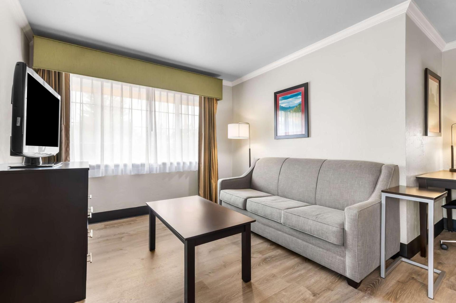 Best Western Plus Parkway Inn photo 33